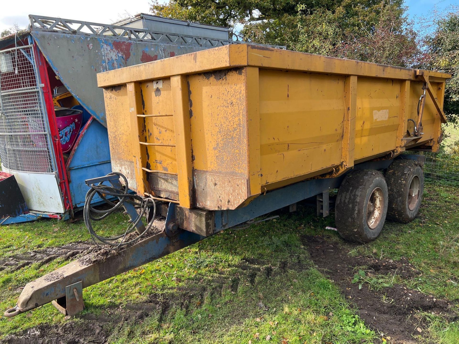 Western twin axle trailer hydraulic tail gate