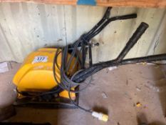 Vacuum slab lifter