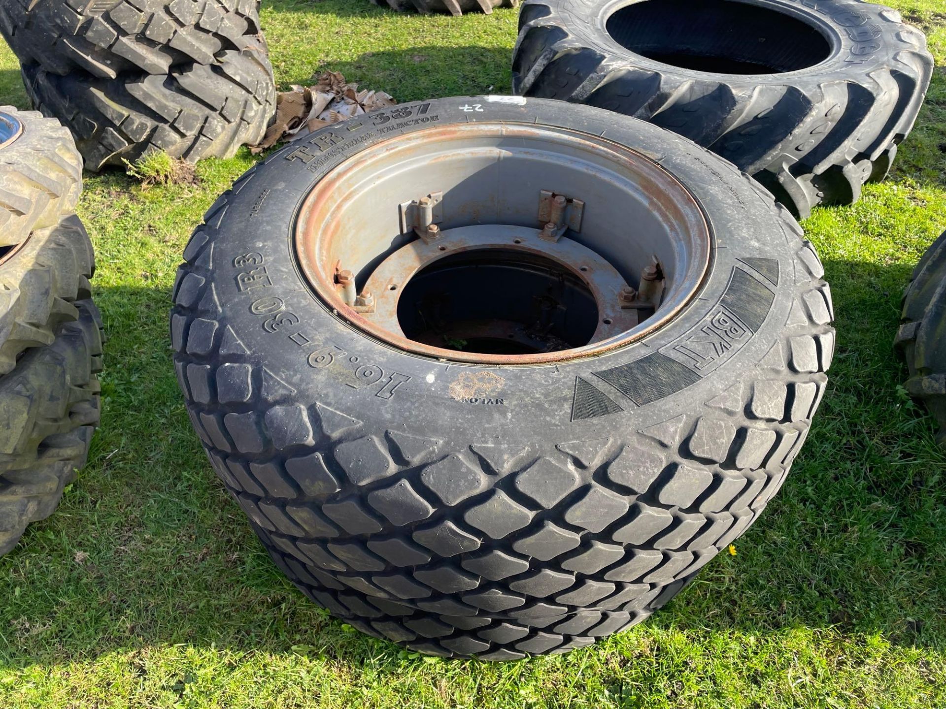 16.9-30R3 8 stud grassland wheels & tyres - Image 2 of 2
