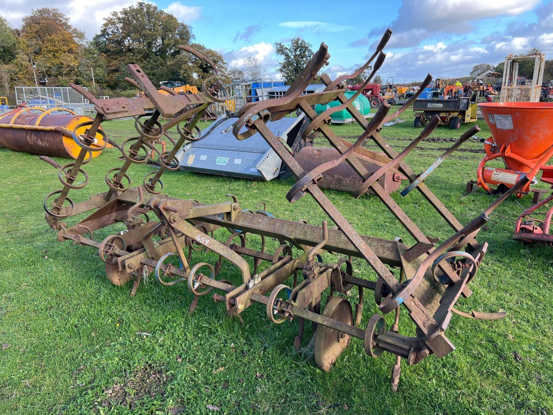 Mounted folding spring tyne