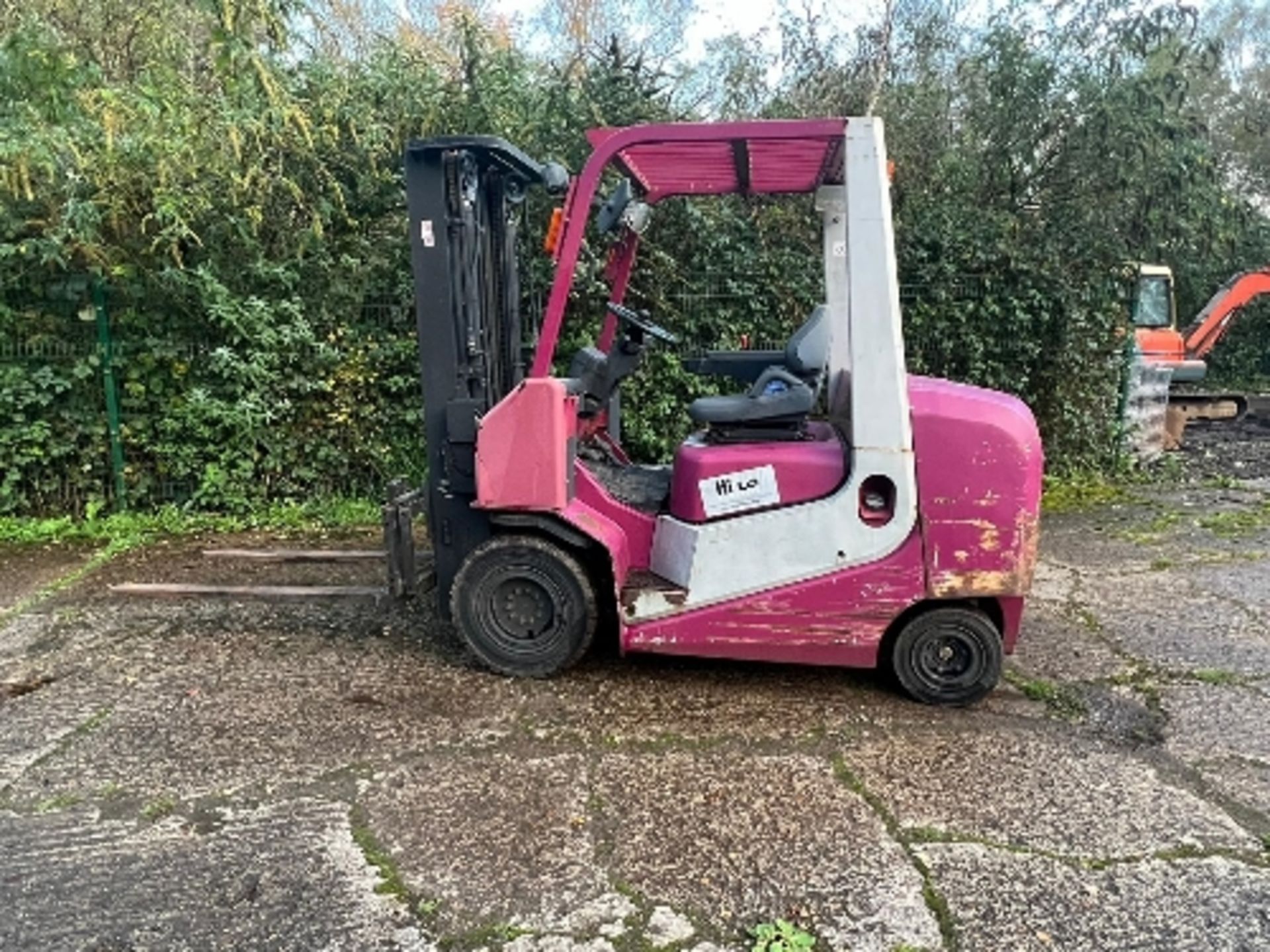 TCM diesel forklift Triple mast with side shift - Image 3 of 5