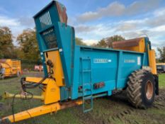 Rolland rear discharge dung spreader 2004