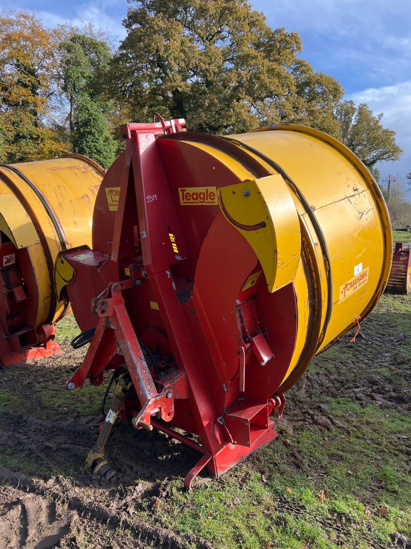 Teagle Tomahawk 5050 round bale shredder