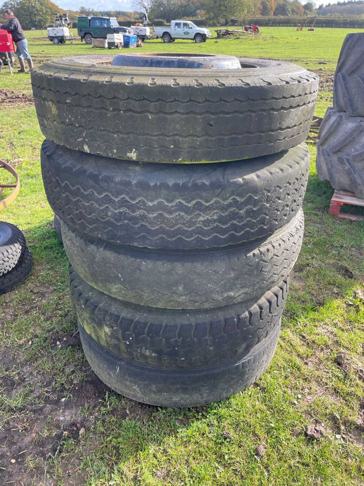 4 10R22.5 10 stud wheels and tyres - Image 4 of 6