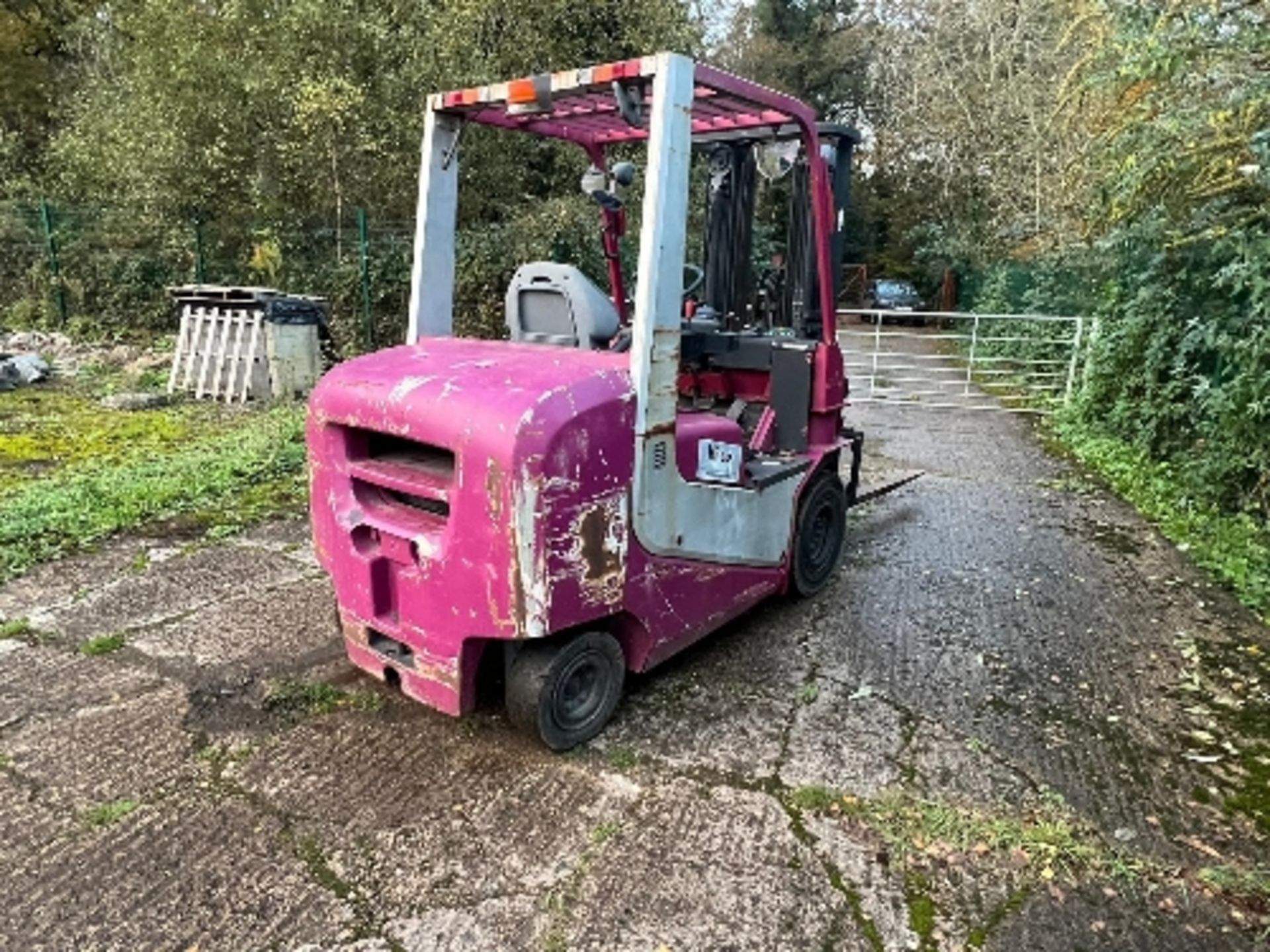 TCM diesel forklift Triple mast with side shift - Image 2 of 5