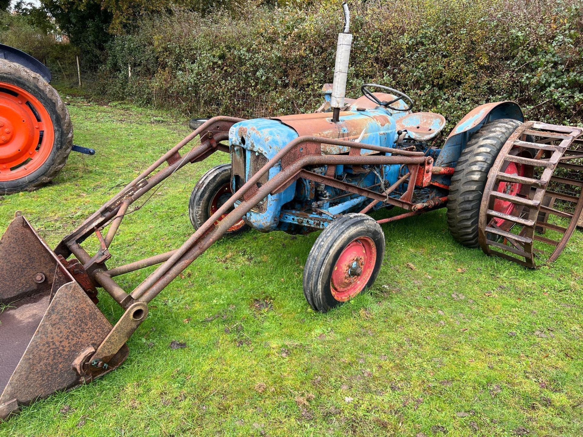 Fordson Dexta with loader - Image 4 of 5