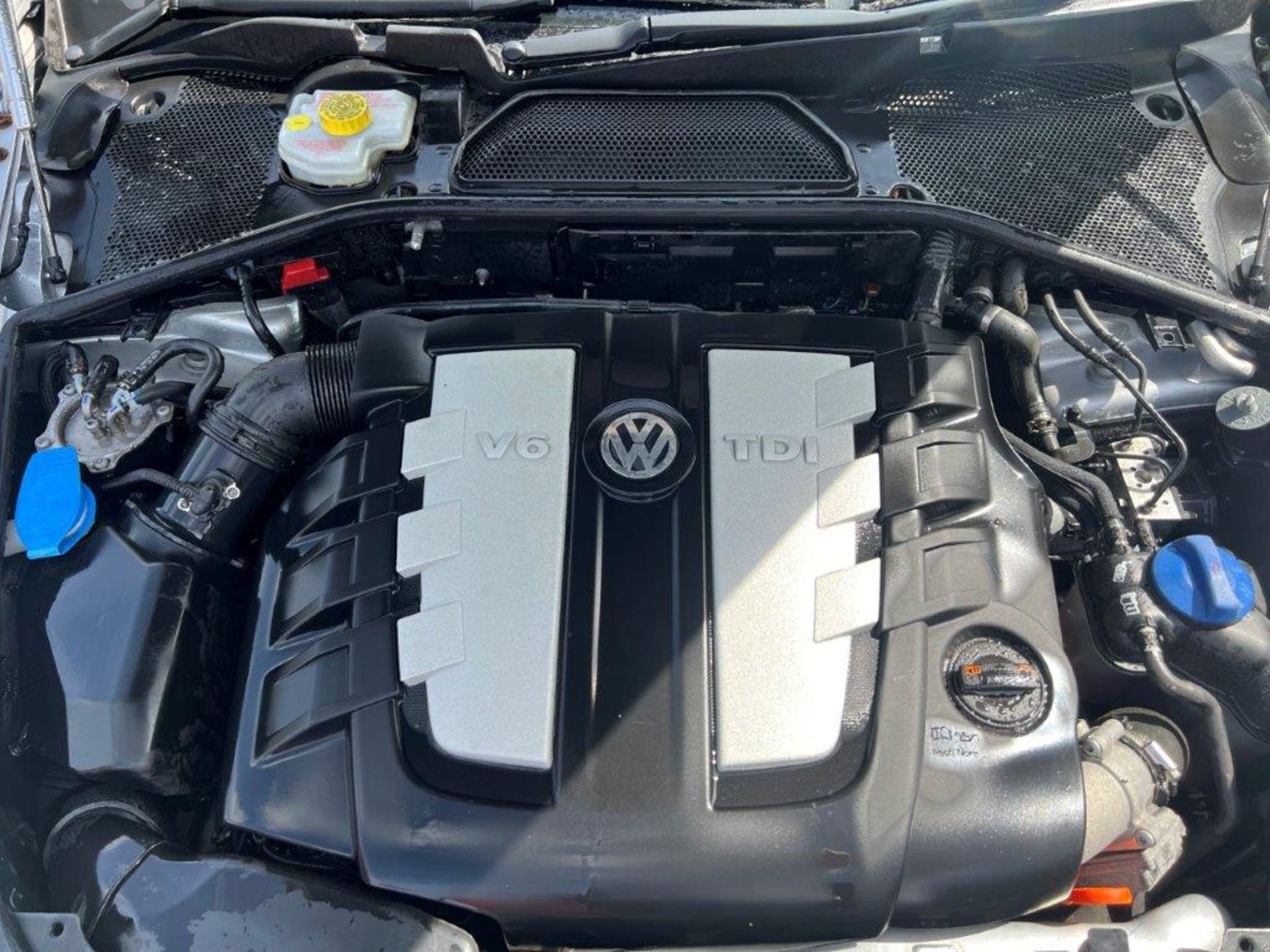 VW Phaeton V6 3.0 TDi 4 Motion, swb - 2013 - Image 16 of 16