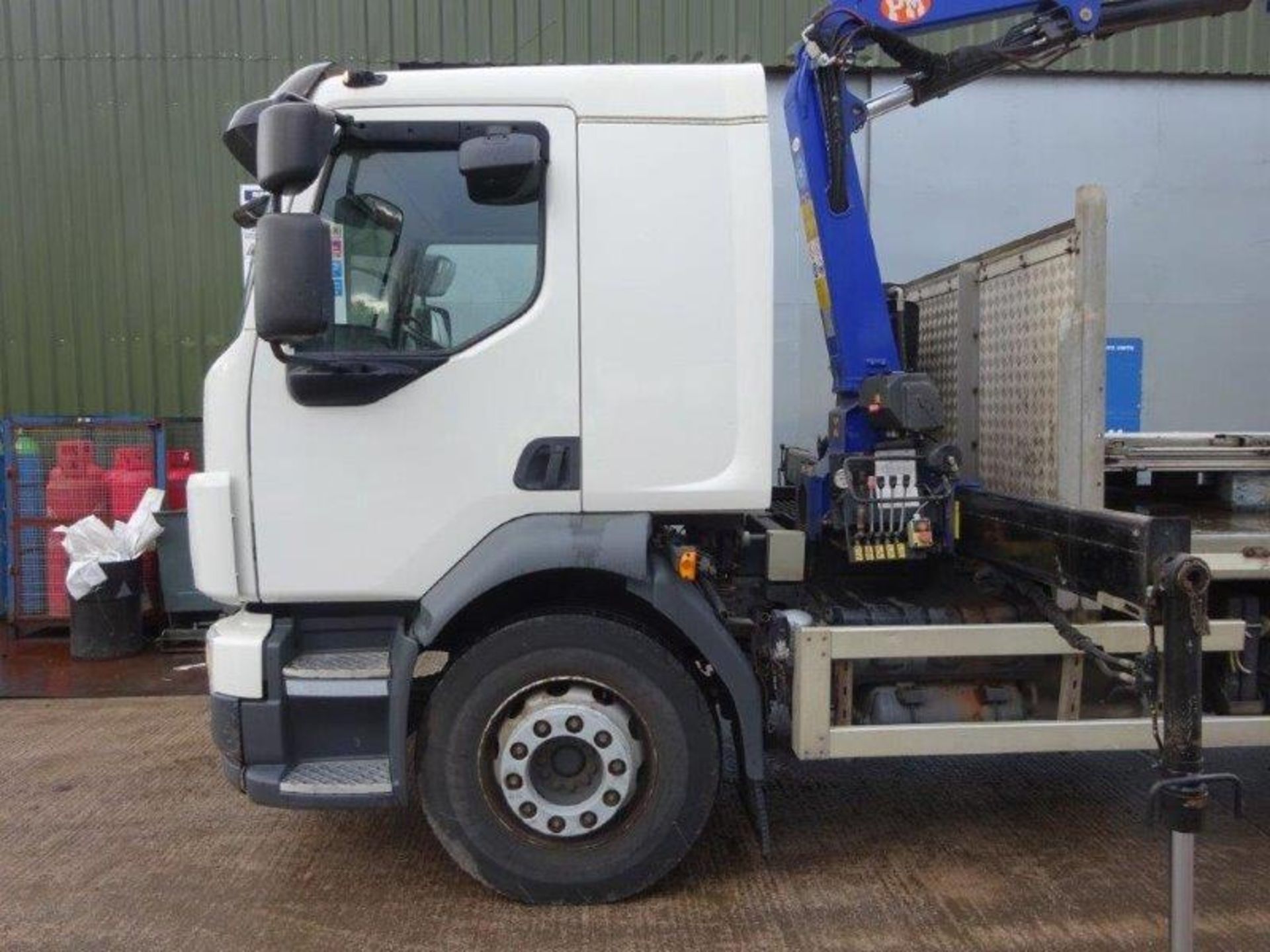 Volvo FL240 Auto, Dropside Flat 23.5ft with a 2017 PM 6022 Crane mounted - Image 13 of 50