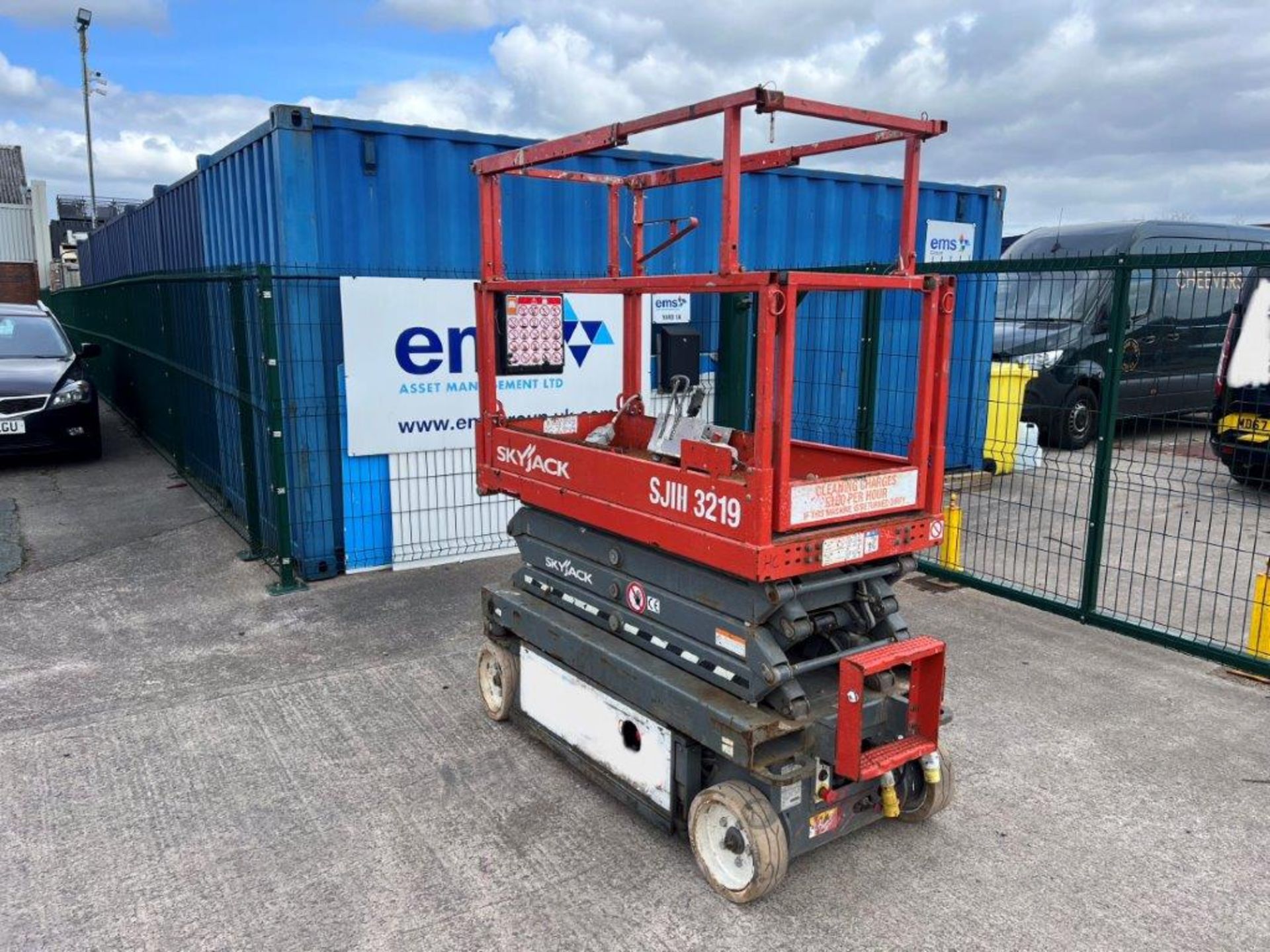 SKYJACK SJIII 3219 Scissor Lift, 2017 - 168 hrs