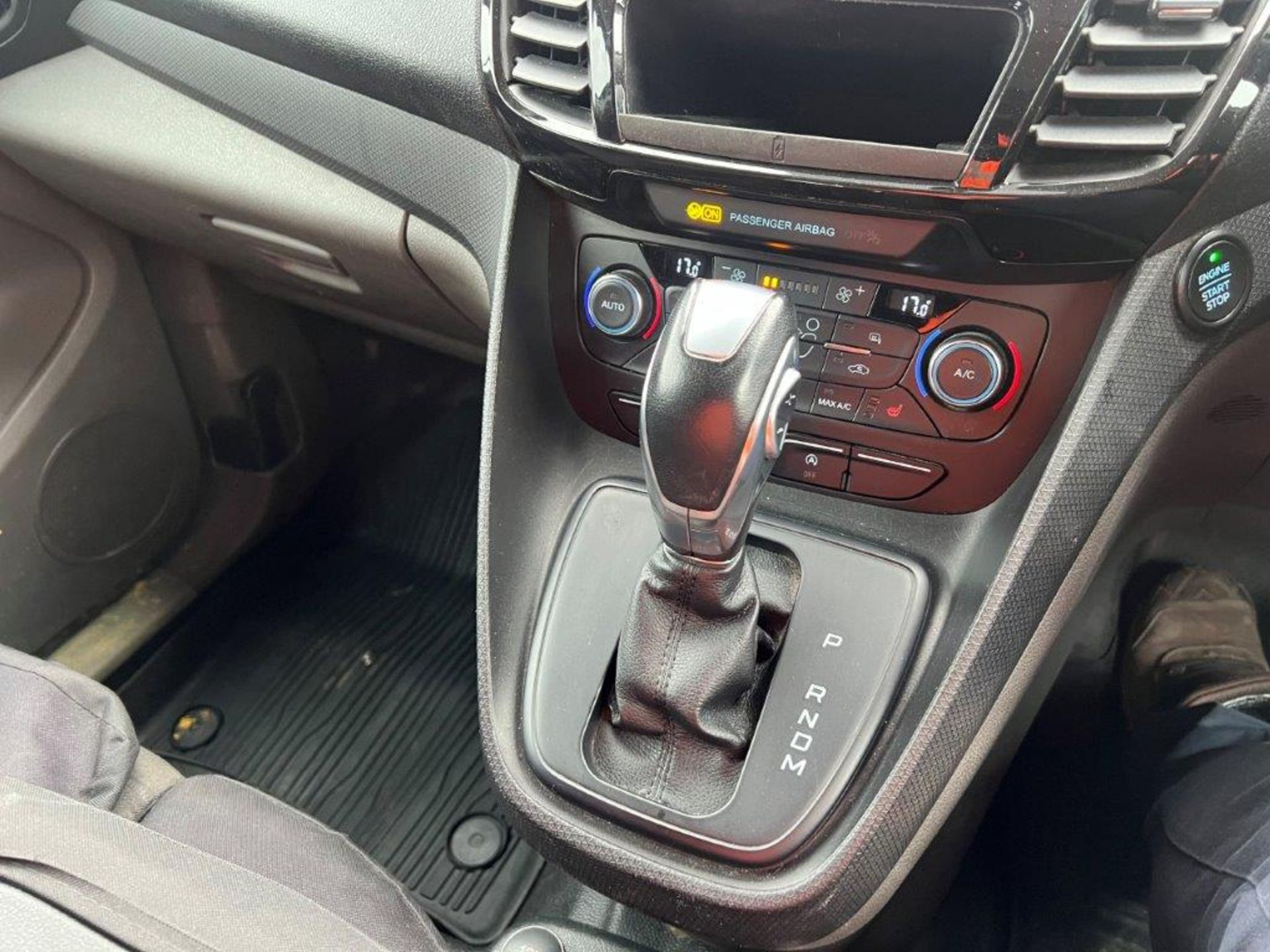 Ford Transit Connect 200 LTD TDCI Auto, Euro 6, 2019, facelift dash/screen - Image 11 of 16