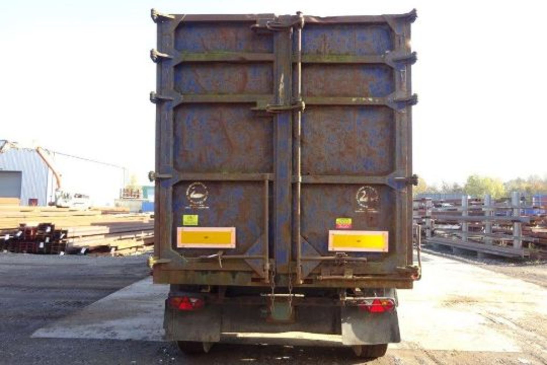 Swan Step Frame Tri Axle Bulk Tipping Trailer - Image 5 of 10