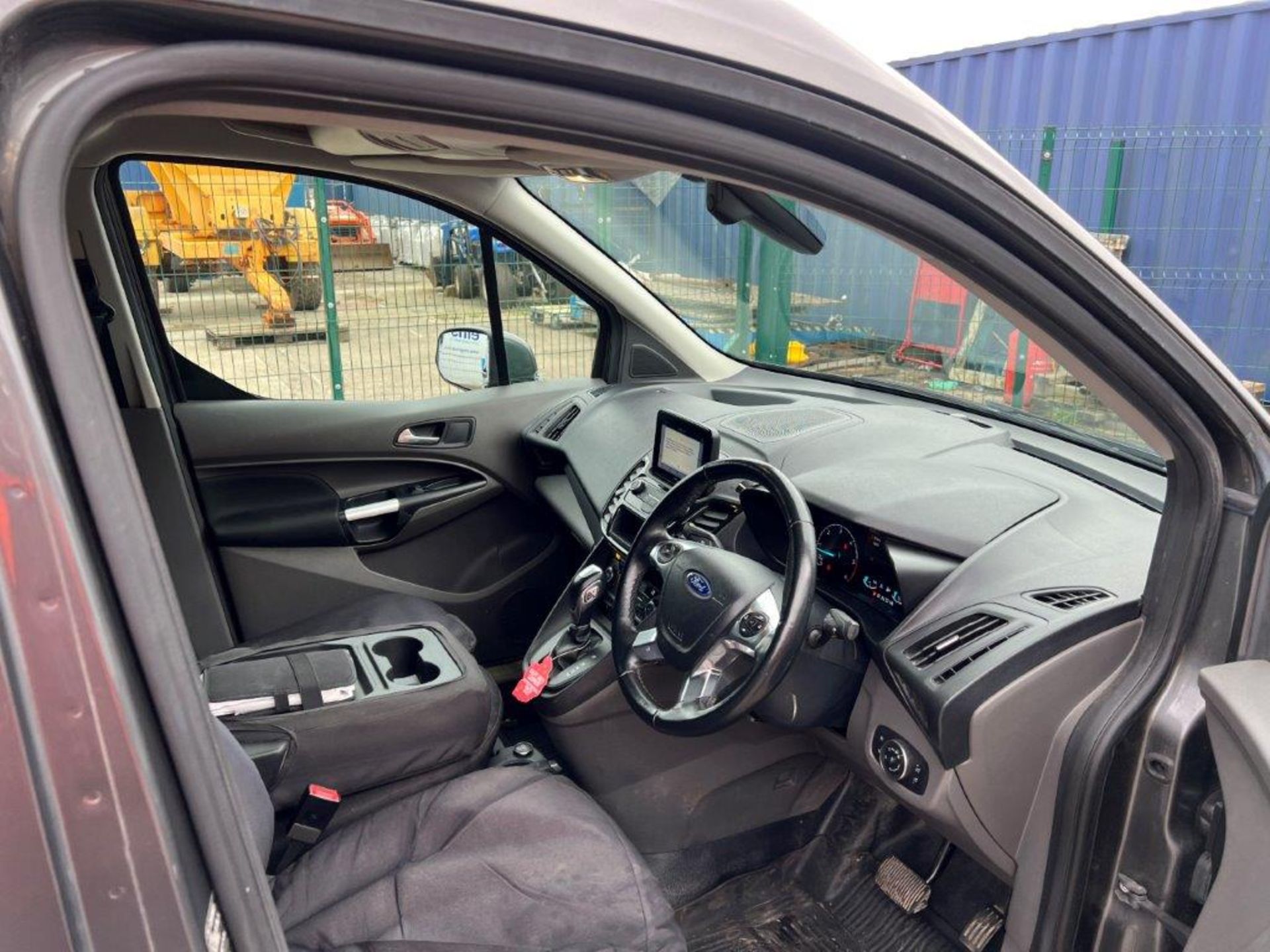Ford Transit Connect 200 LTD TDCI Auto, Euro 6, 2019, facelift dash/screen - Image 8 of 16