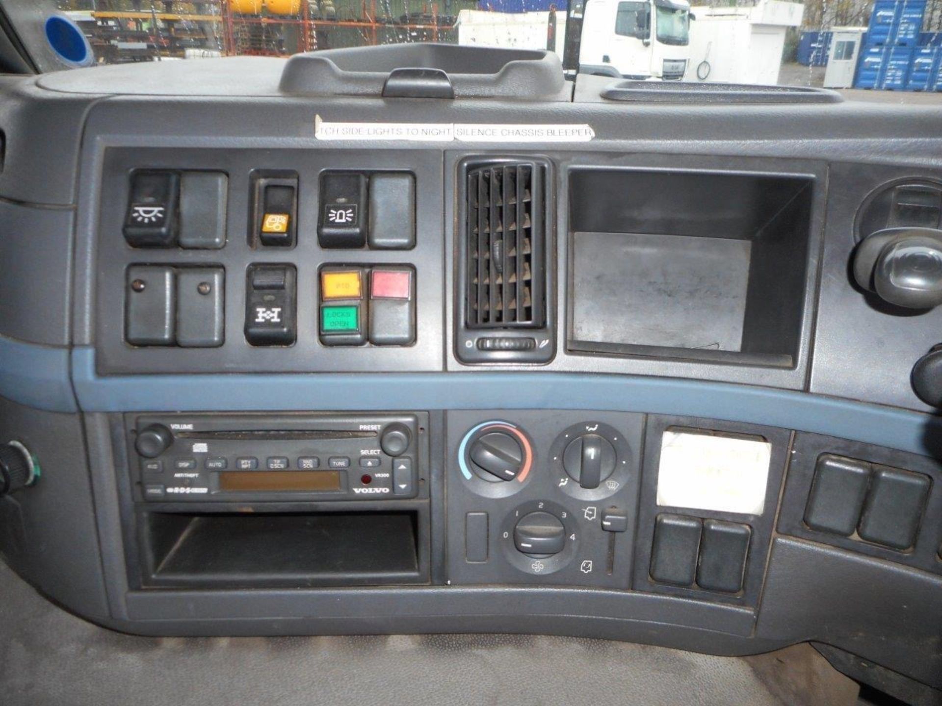 Volvo FM-400 Euro 3 Rigid, with Volvo Edbro ro/ro - Image 16 of 16