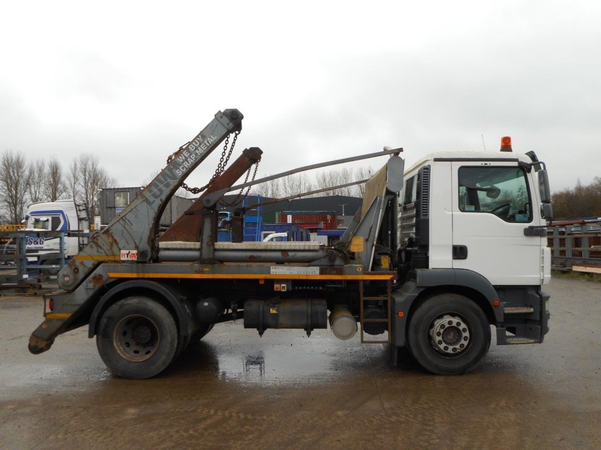 MAN TGM 18.250 4X2 BB with a HUVA LIFT HG Skip Loader and HYVA Auto Sheet - Image 4 of 15