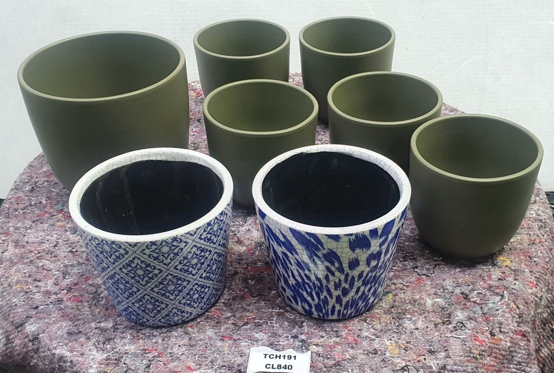 9 x Assorted Plant Pots Including - Includes Vintage and Contemporary Styles - New Stock - Ref: - Image 10 of 11