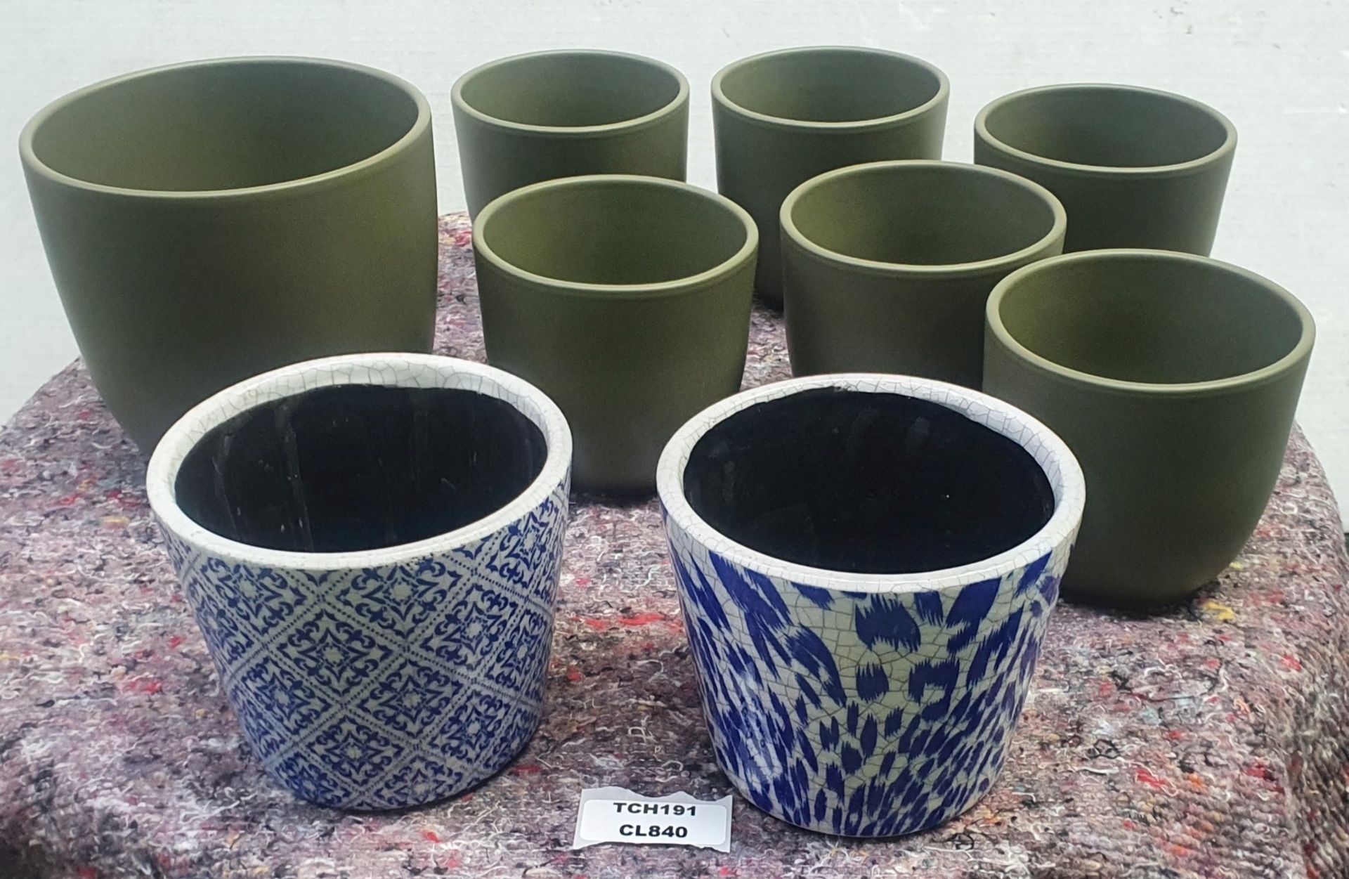 9 x Assorted Plant Pots Including - Includes Vintage and Contemporary Styles - New Stock - Ref: - Image 11 of 11