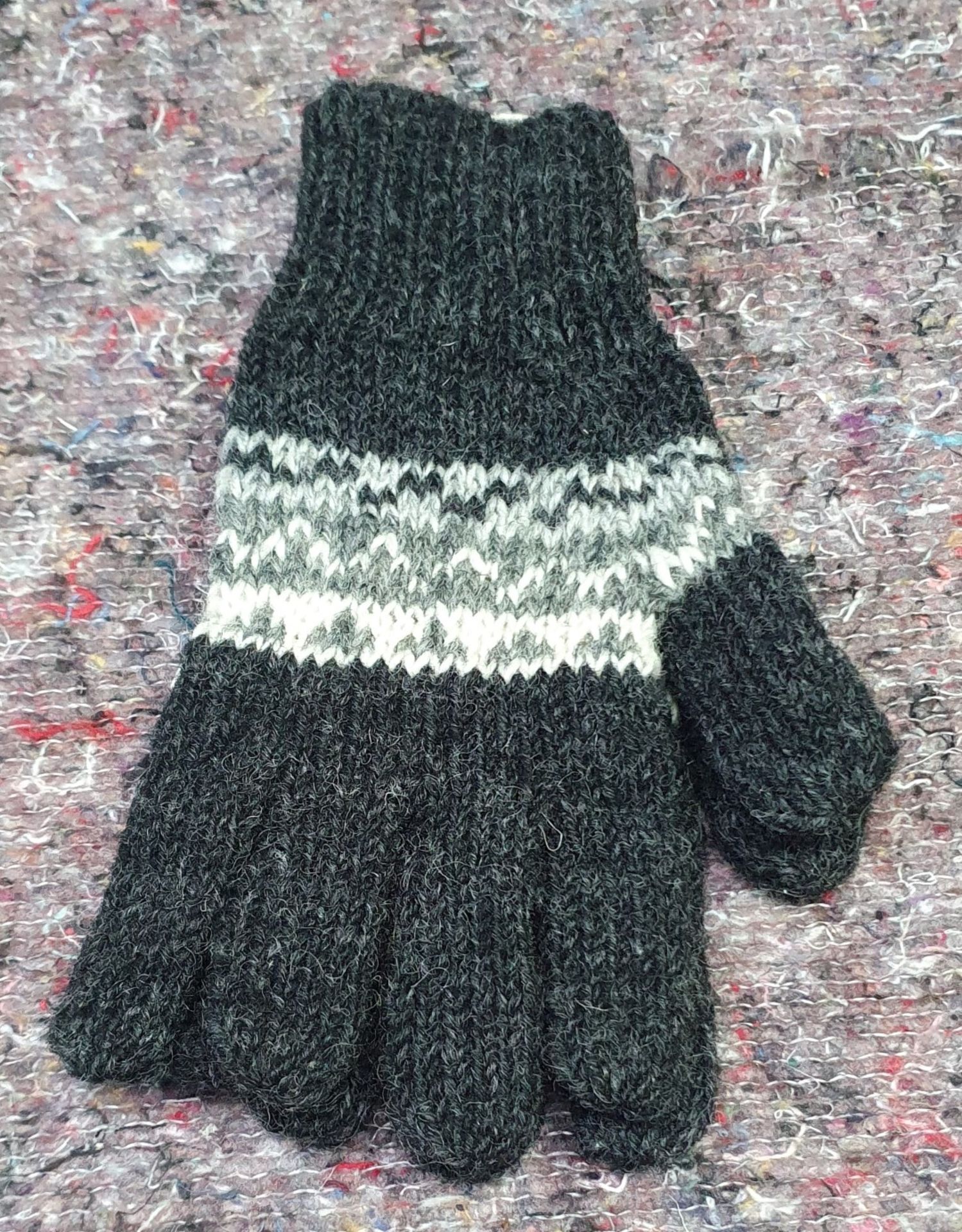 13 x Assorted Bobble Hats and Woolly Gloves by From The Source - New Stock - Ref: TCH236 - CL840 - - Image 21 of 24