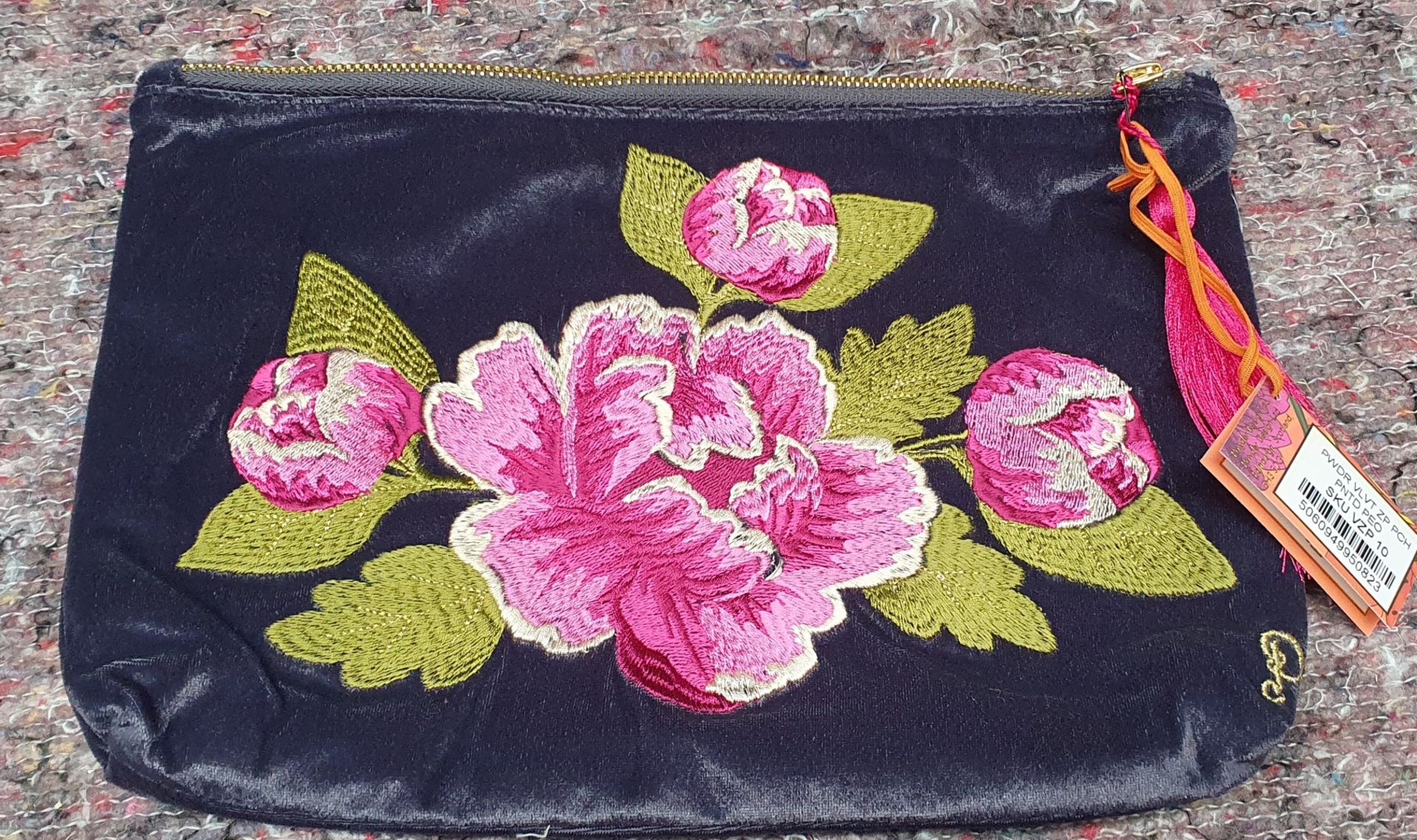5 x Toiletries Bags By Powder Featuring a Velvet Material and Animal / Floral Stitched Designs - New - Image 6 of 7
