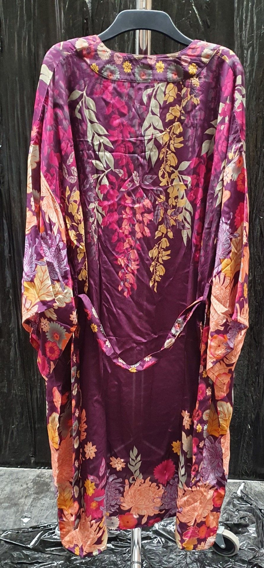 4 x Powder Kimono Style Gowns- Folk Art Petal Finish 100% Viscose Fabric - Adult One Size - New - Image 3 of 11