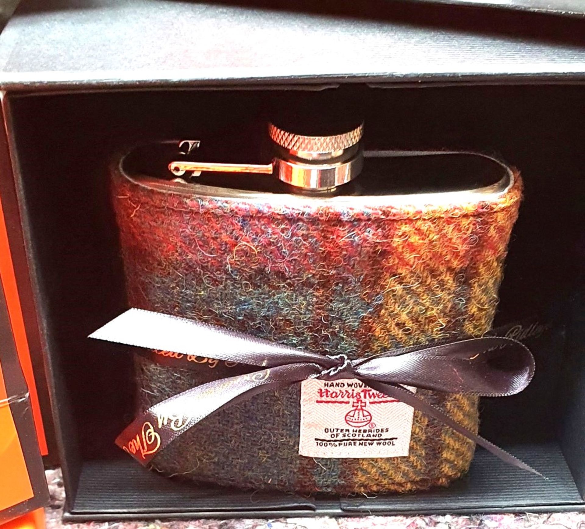 1 x Ridleys Handwoven Harris Tweed Hip Flask in Gift Box - New  - Ref: TCH223 - CL840 - Location: - Image 3 of 3