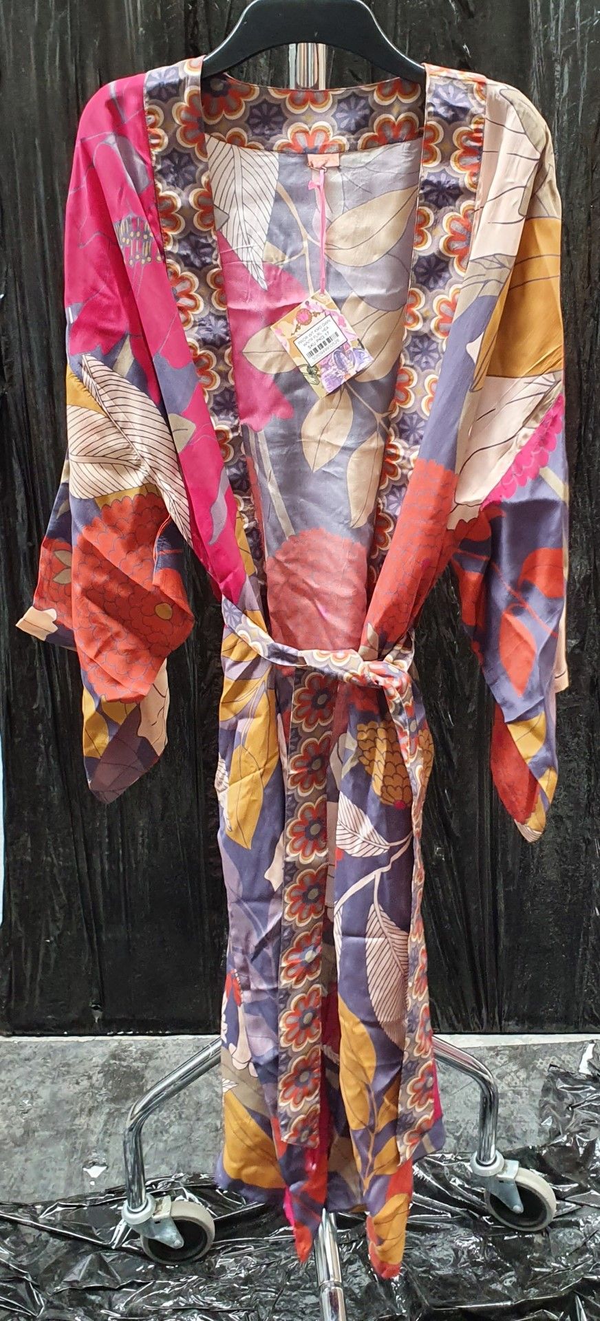 6 x Powder Kimono Style Gowns and 1 x Scarf - Folk Art Petal Finish 100% Viscose Fabric - Adult - Image 22 of 22