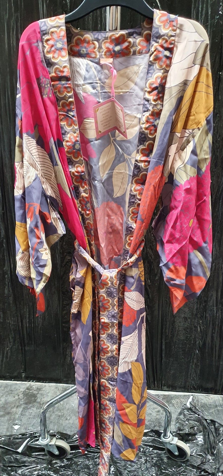 4 x Powder Kimono Style Gowns- Folk Art Petal Finish 100% Viscose Fabric - Adult One Size - New - Image 4 of 11