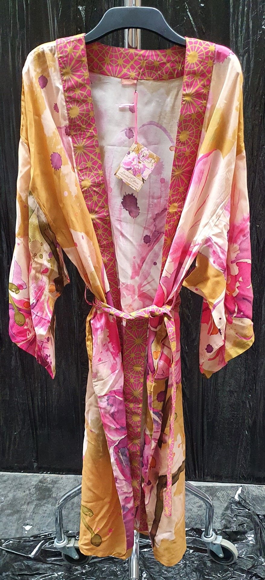 4 x Powder Kimono Style Gowns- Folk Art Petal Finish 100% Viscose Fabric - Adult One Size - New - Image 7 of 11