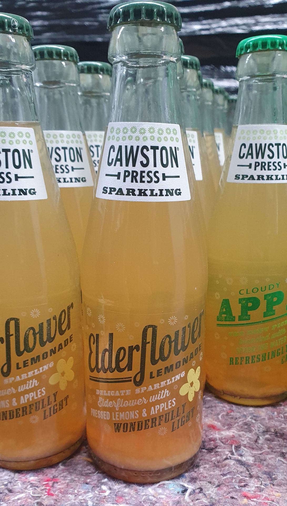 80 x Bottles of Cawston Press 250ml Sparkling Apple and Lemonade Drinks - Ref: TCH218 - CL840 - - Image 2 of 7