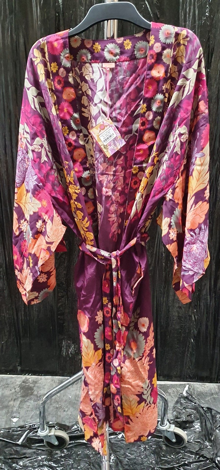 4 x Powder Kimono Style Gowns- Folk Art Petal Finish 100% Viscose Fabric - Adult One Size - New - Image 9 of 11