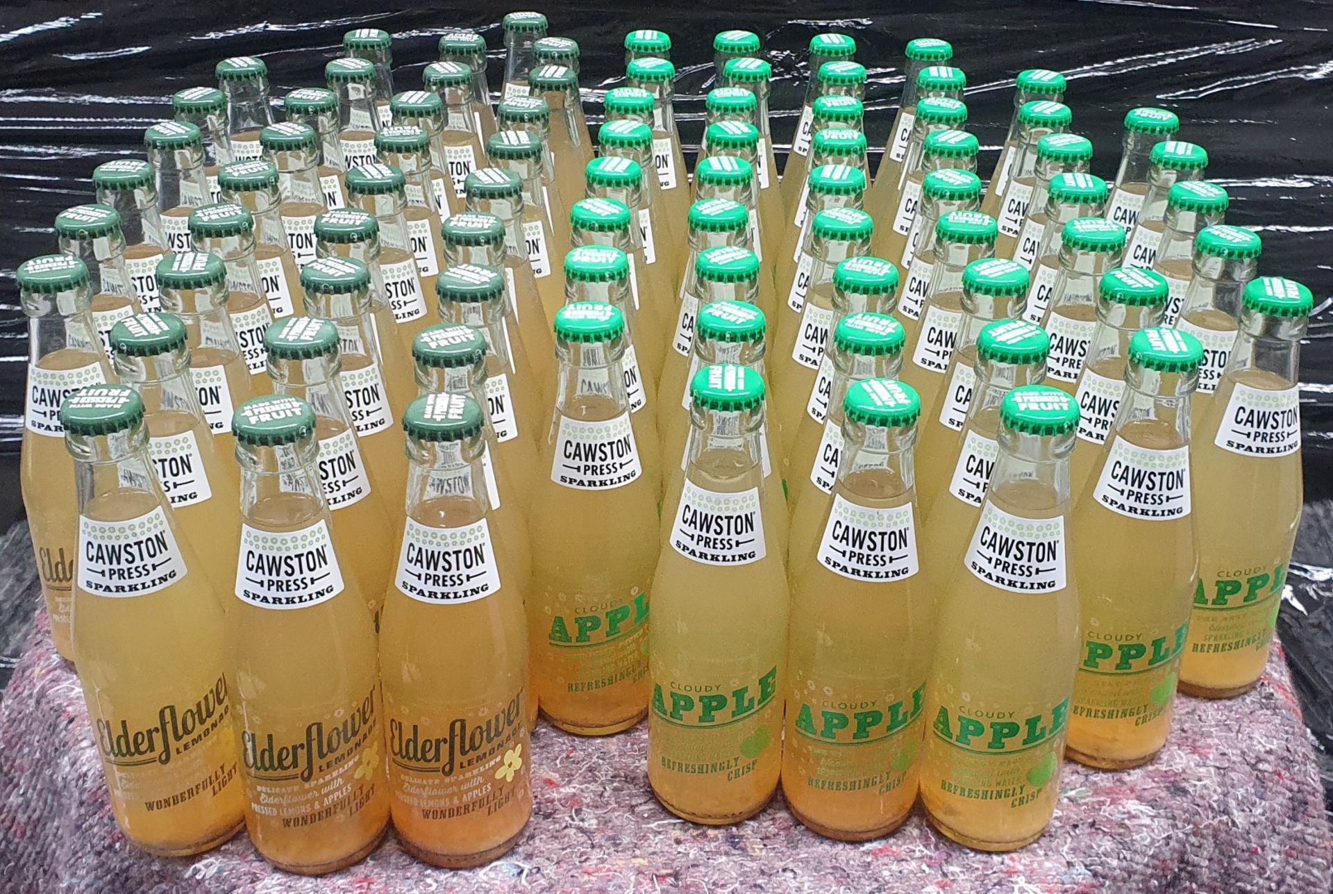 80 x Bottles of Cawston Press 250ml Sparkling Apple and Lemonade Drinks - Ref: TCH218 - CL840 -