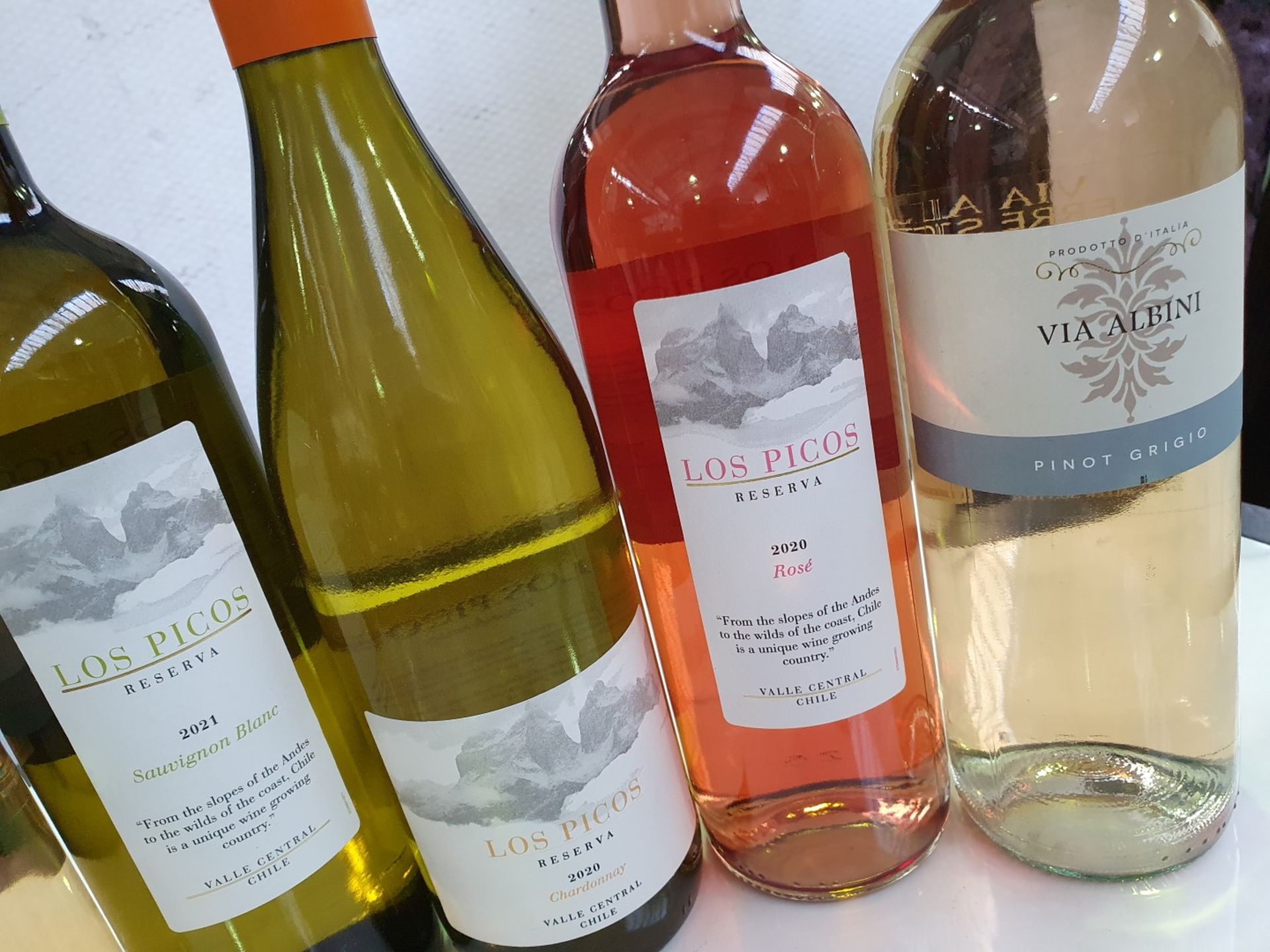 5 x Bottles of Assorted 75cl Wines - Includes Los Picos Sauvignon Blanc, Chardonnay, Rosé and Via - Image 3 of 7