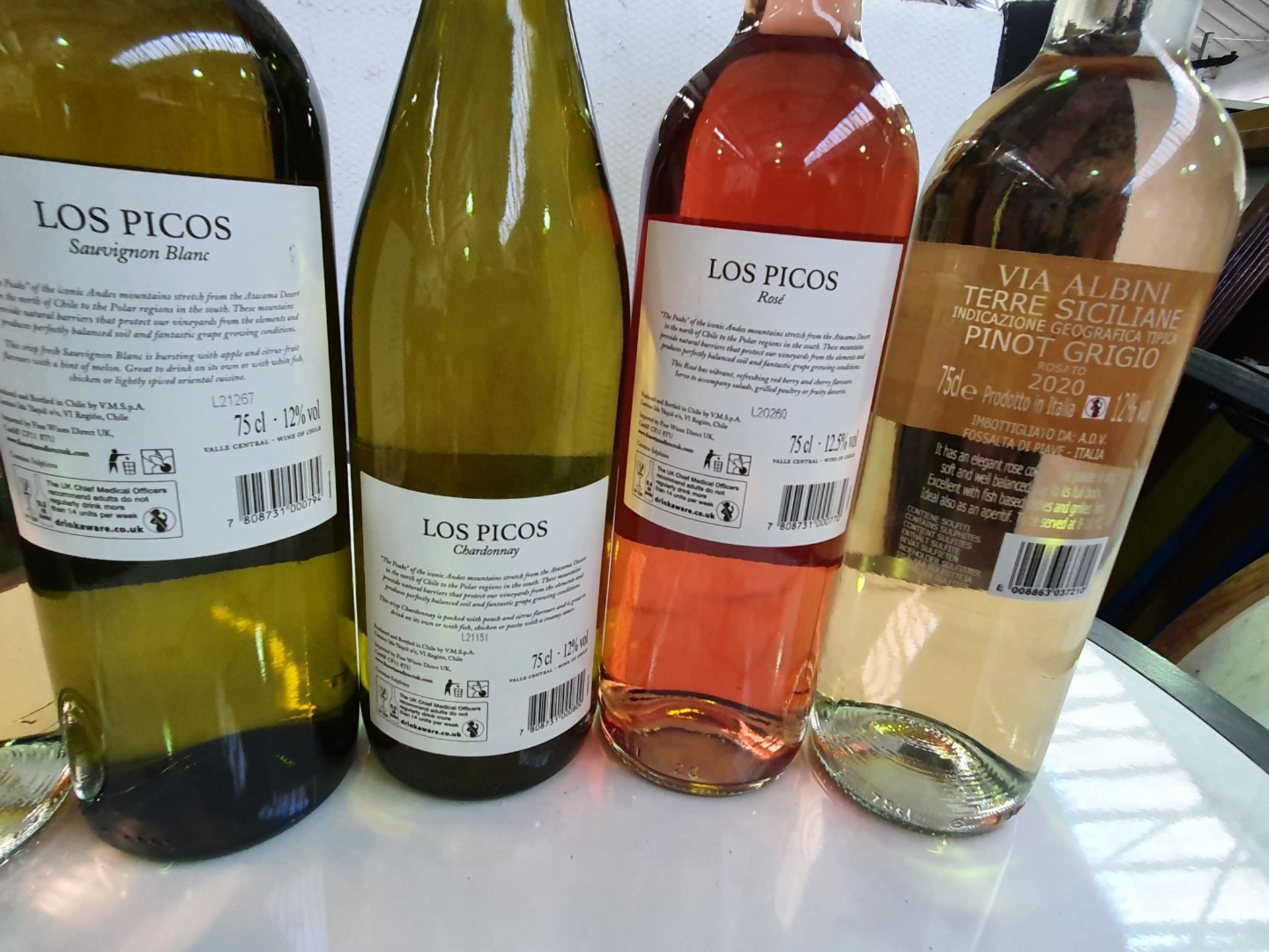 5 x Bottles of Assorted 75cl Wines - Includes Los Picos Sauvignon Blanc, Chardonnay, Rosé and Via - Image 4 of 7