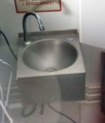 1 x Stainless Steel Commercial Knee Operated Wash Station - Ref: CL809 GEN743 WH2 - Location: