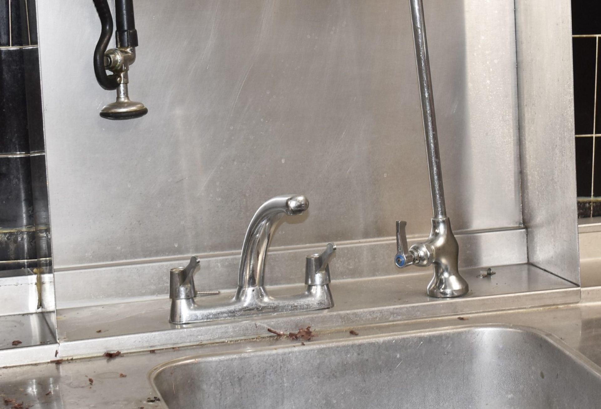1 x Commercial Stainless Steel Passthrough Inlet and Outlet Tables With Wash Basin and Spray Hose - Image 3 of 6