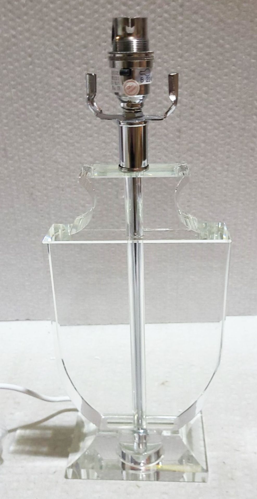 1 x BLUESUNTREE Art Deco Clear Crystal Urn Lamp With Rectangular Beige Shade 62 cm - Image 3 of 11