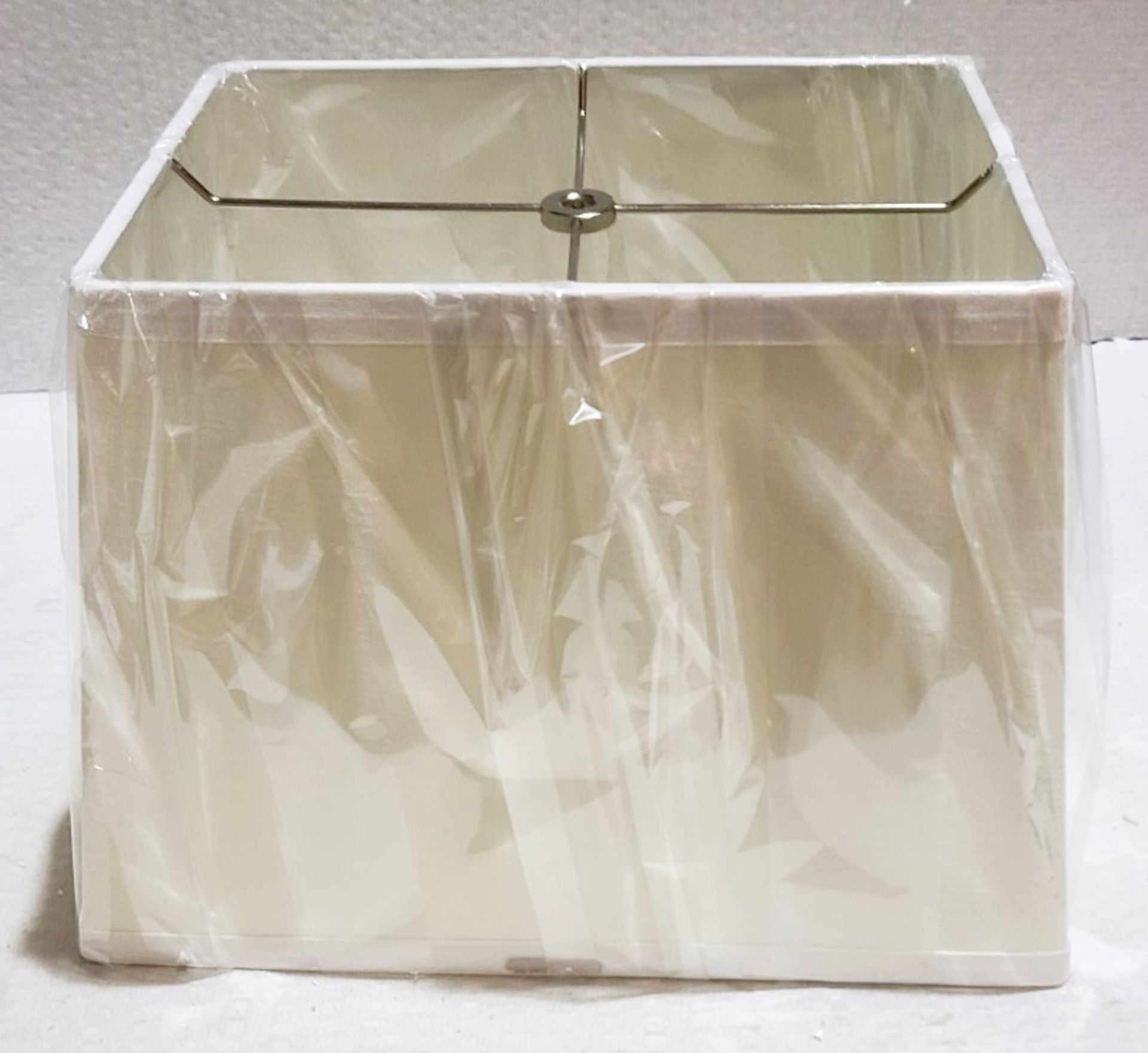 1 x BLUESUNTREE Art Deco Clear Crystal Urn Lamp With Rectangular Beige Shade 62 cm - Image 4 of 11
