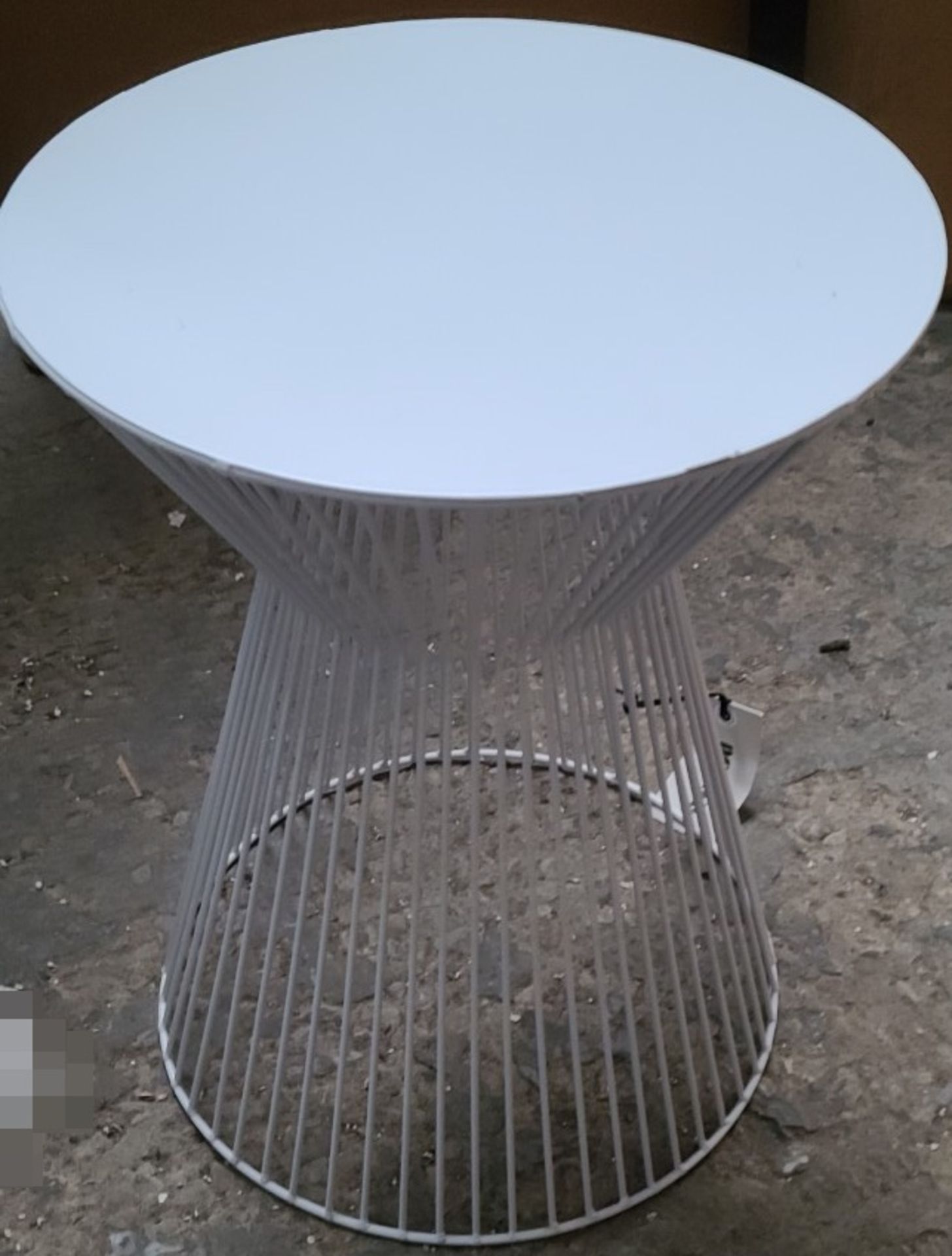 1 x WOOODS 'Suus' Slim And Lightweight White Side Wire Table In Powder Coating H:46cm - Image 4 of 5