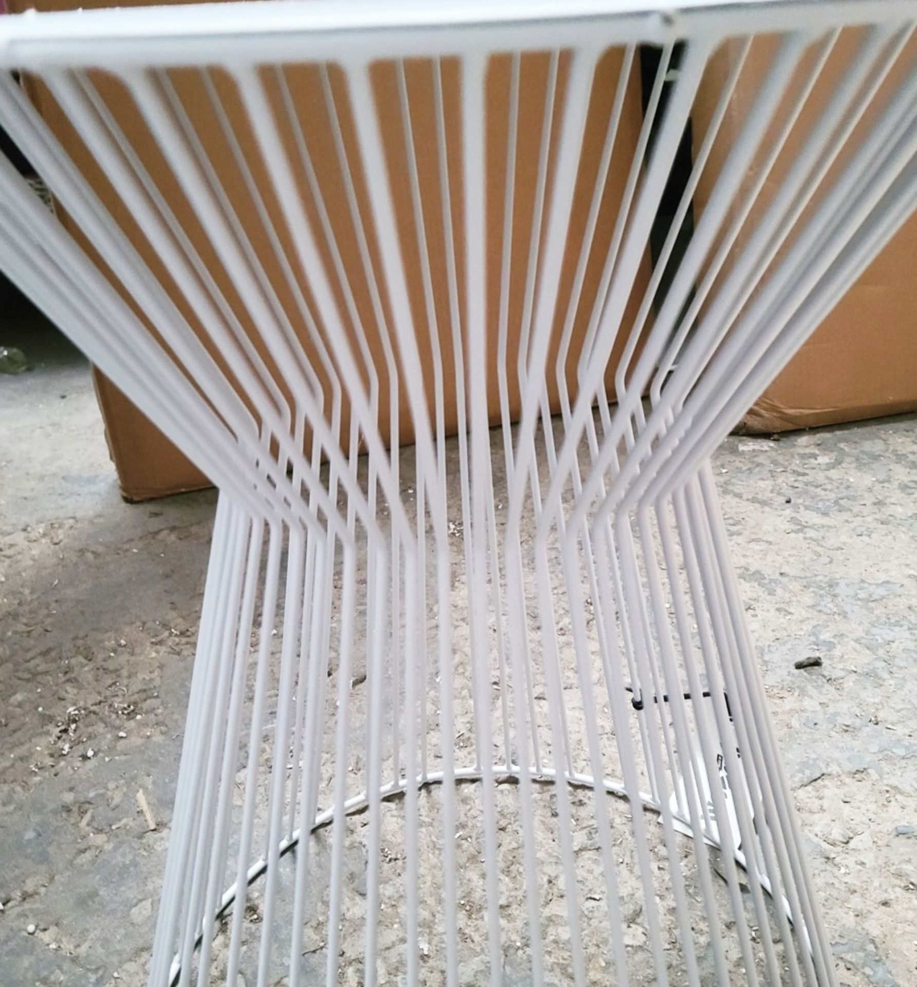 1 x WOOODS 'Suus' Slim And Lightweight White Side Wire Table In Powder Coating H:46cm - Image 5 of 5