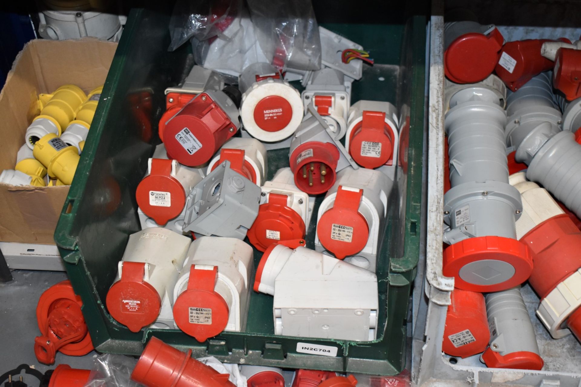 4 x Linbins With Contents - Includes Large Quantity of Industrial 3 Phase Plugs / Sockets - Image 5 of 17