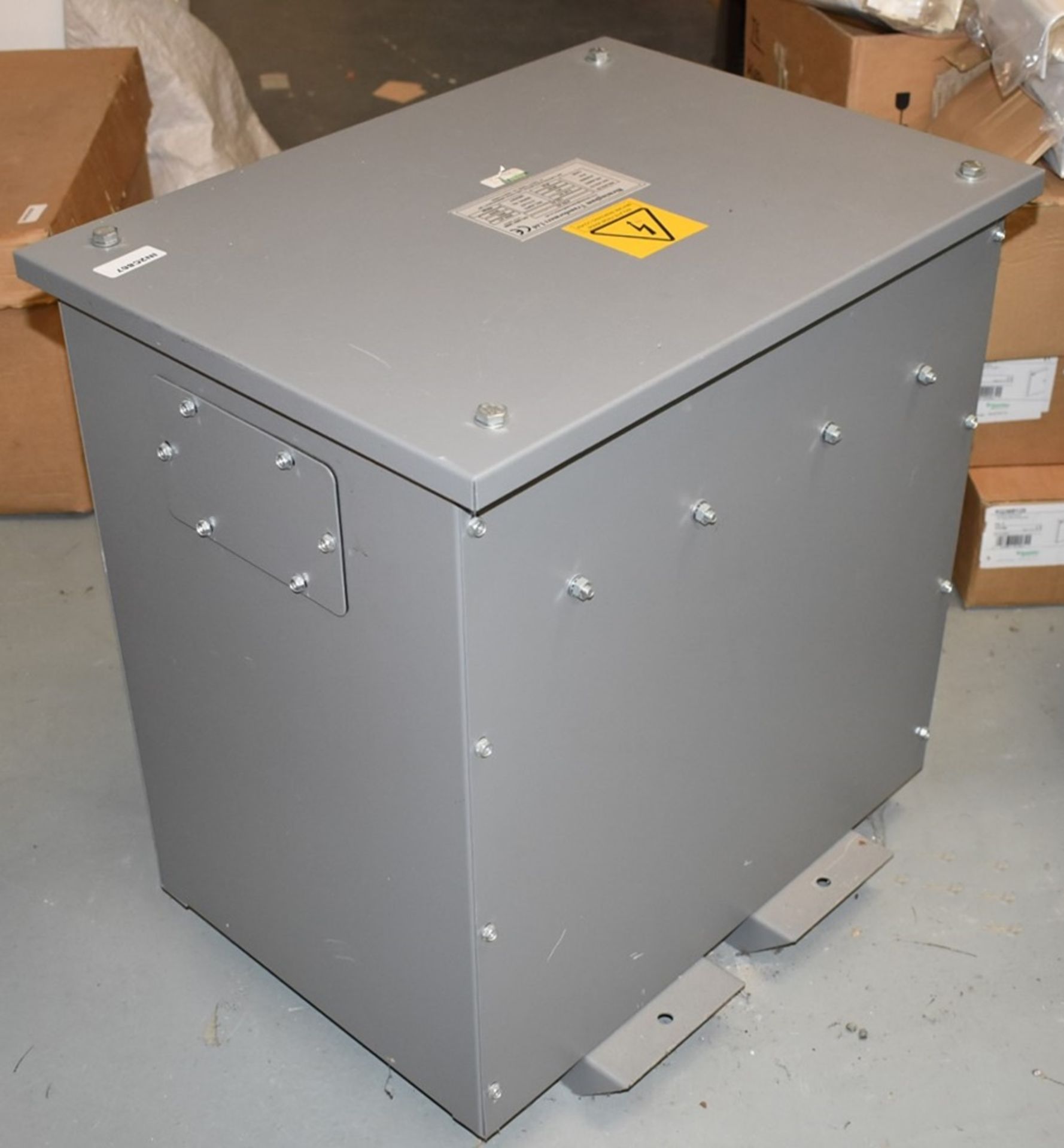 1 x Industrial 3 Phase Site Transformer With Six Outlets, Steel Enclosure & Integrated Fork Pockets - Image 7 of 7