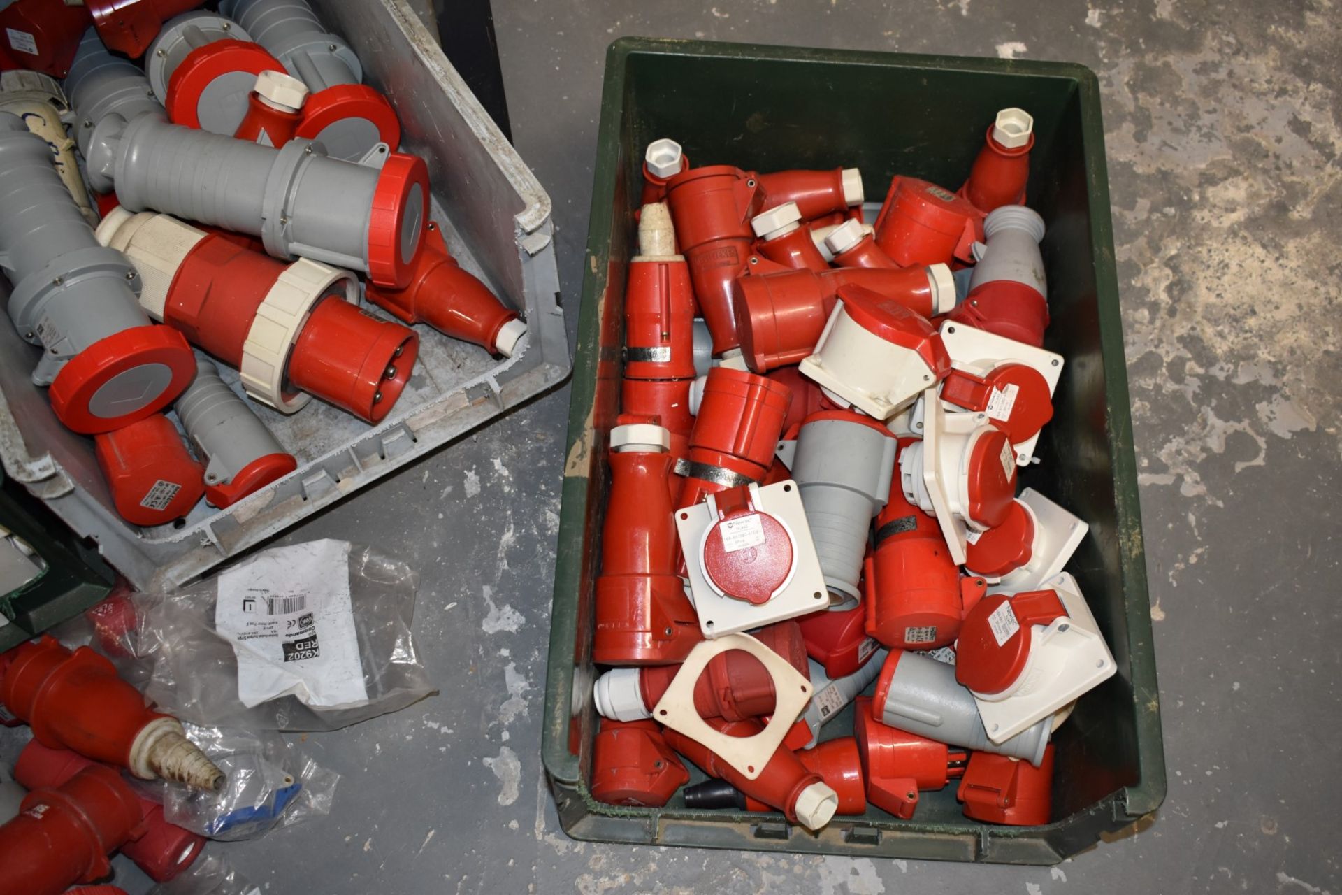 4 x Linbins With Contents - Includes Large Quantity of Industrial 3 Phase Plugs / Sockets - Image 11 of 17