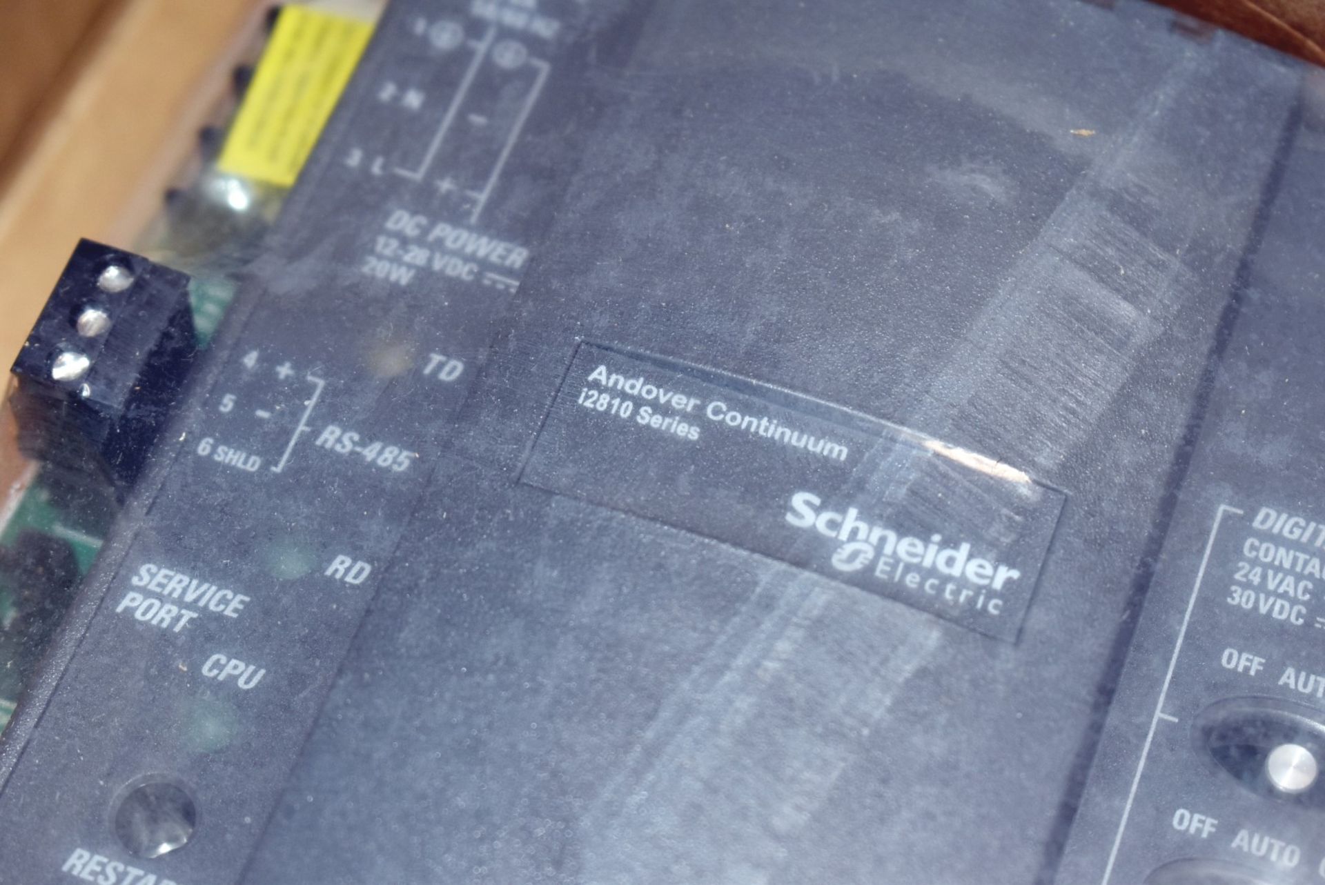 1 x Schneider Electric Andover Continuum i2810 Series Infinit II Local Controller - Unused Stock - Image 2 of 4