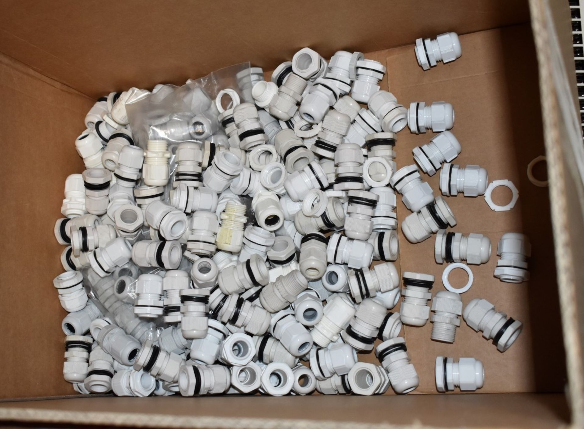 1 x Assorted Job Lot - Cable Glands, Light Suspension Kits, Saddles, Ceiling Roses, Cables, Sockets - Image 4 of 27