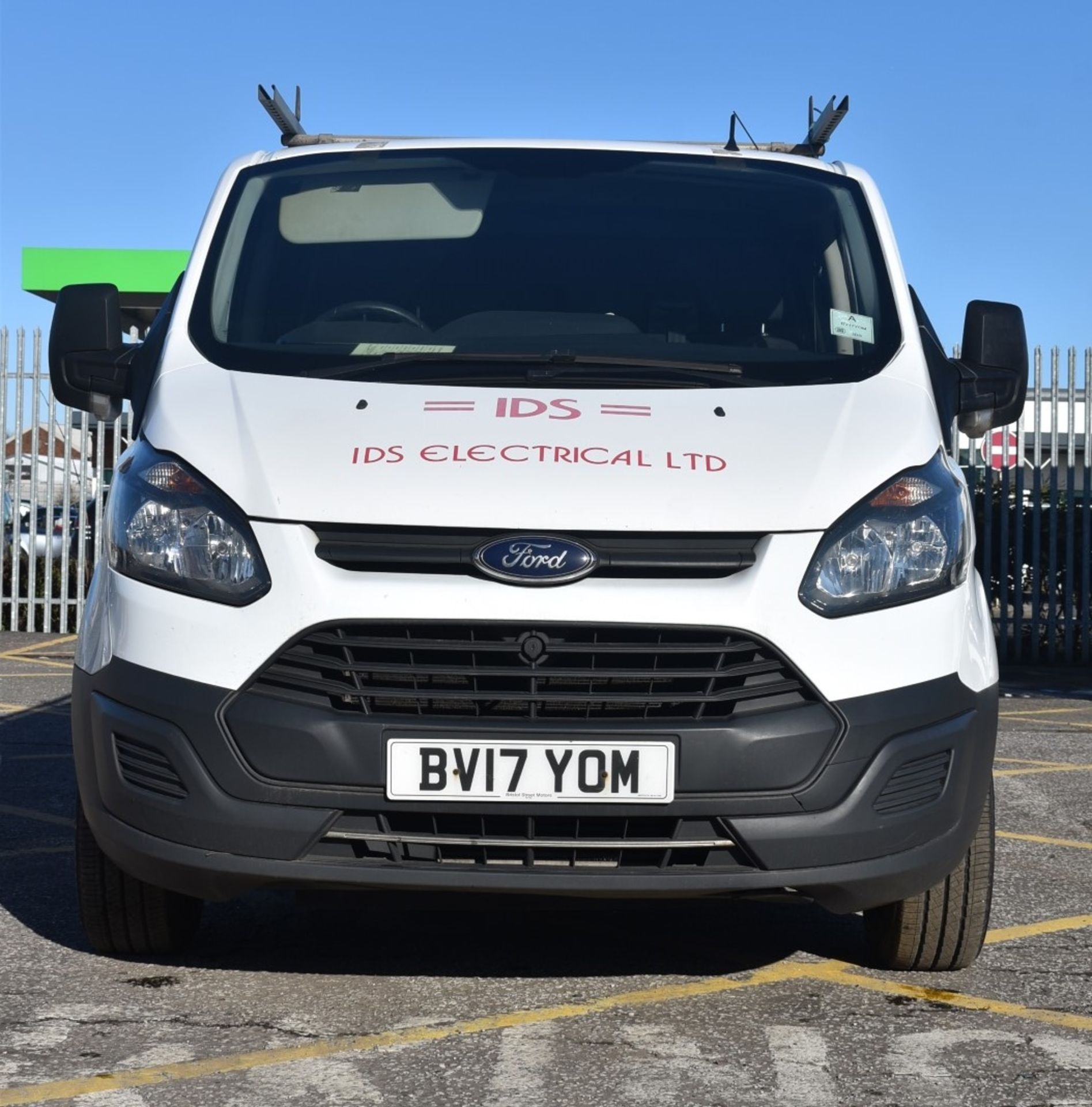 1 x Ford Transit 5 Seat Crew Van - Year 2017 - 12 Months MOT - Includes V5 and Key - Image 6 of 34