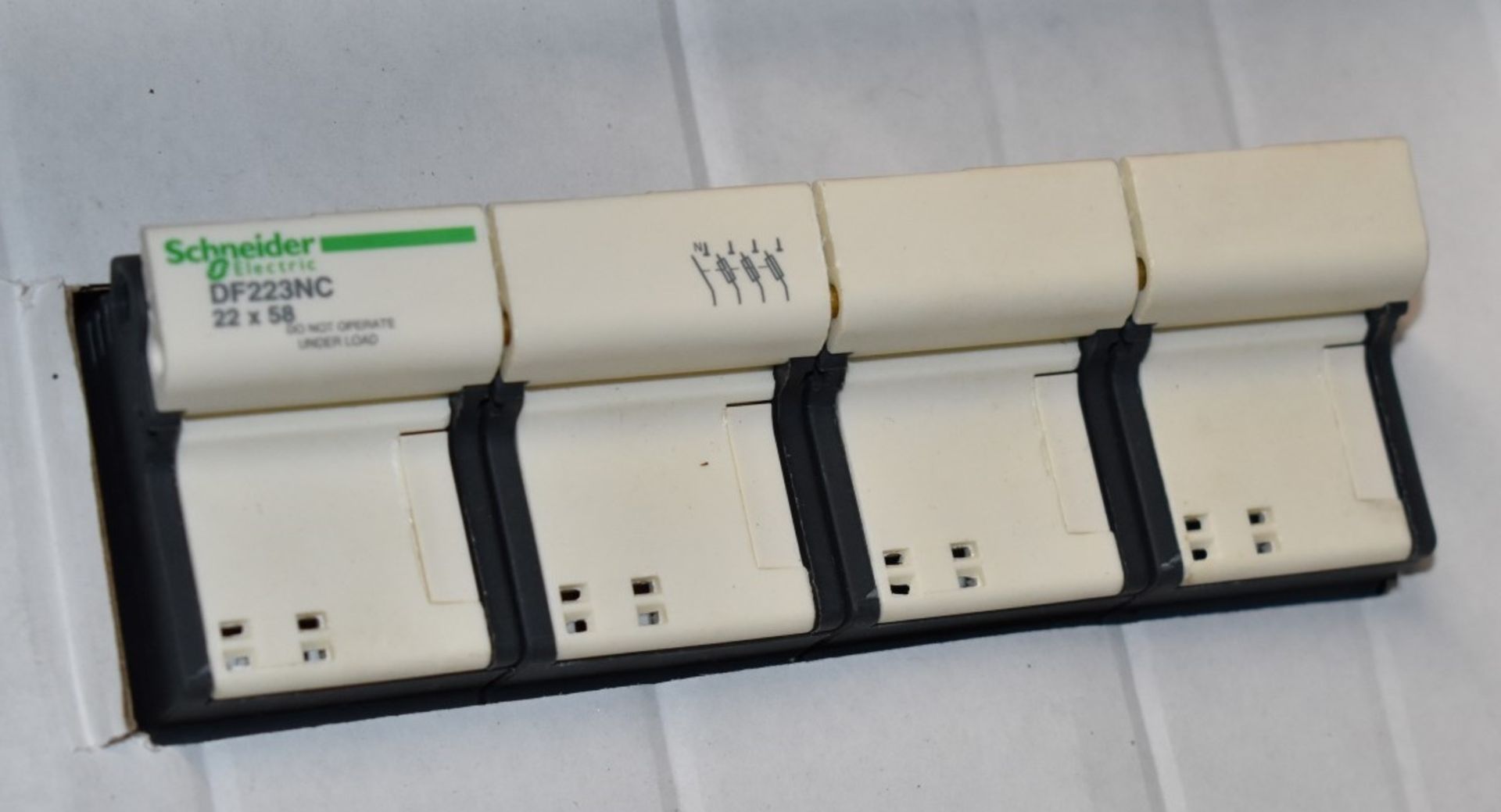 1 x Schneider Electric 125A Rail Mount Fuse Holder - New Boxed Stock - Product Code: DF223NC - Image 3 of 3