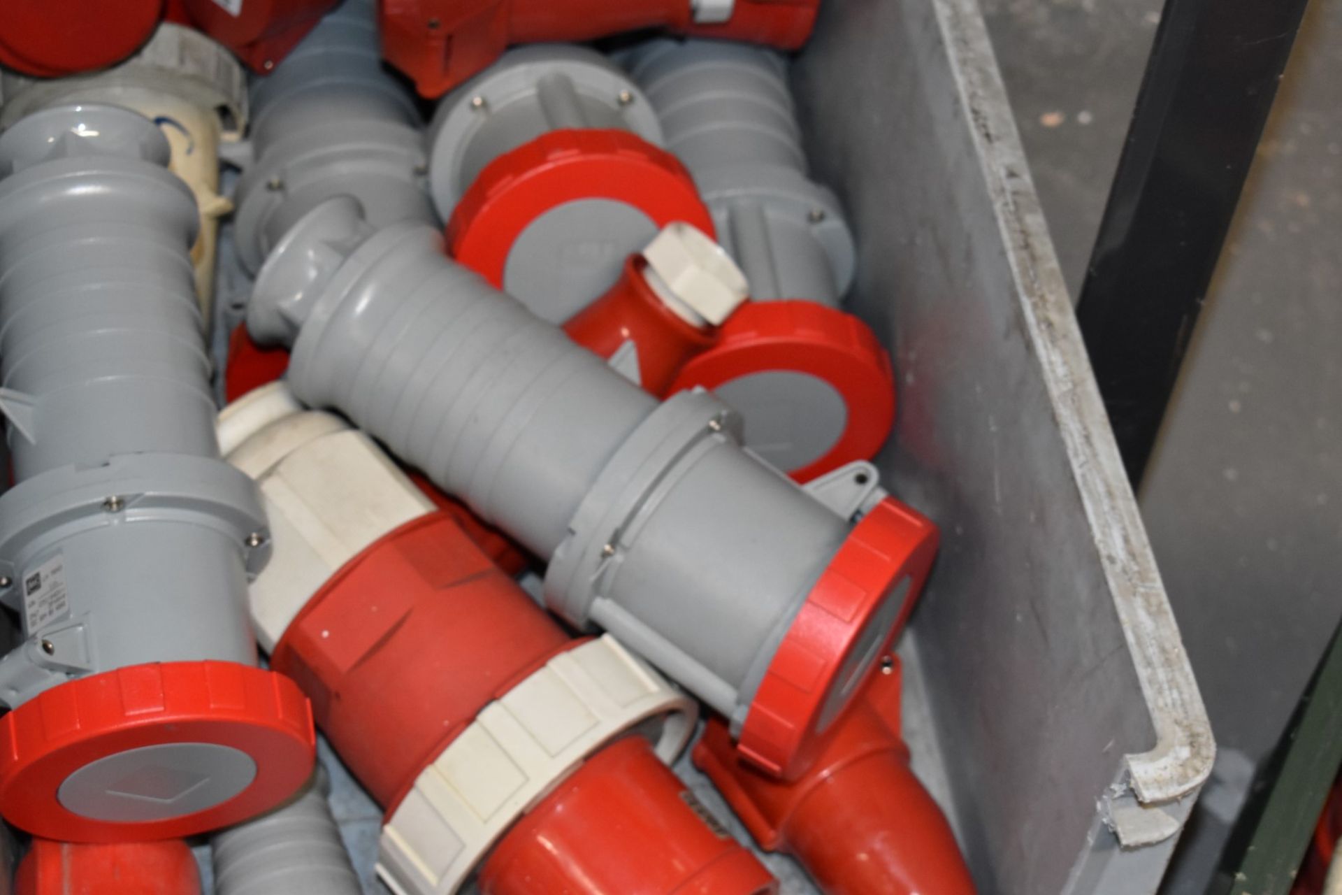 4 x Linbins With Contents - Includes Large Quantity of Industrial 3 Phase Plugs / Sockets - Image 13 of 17