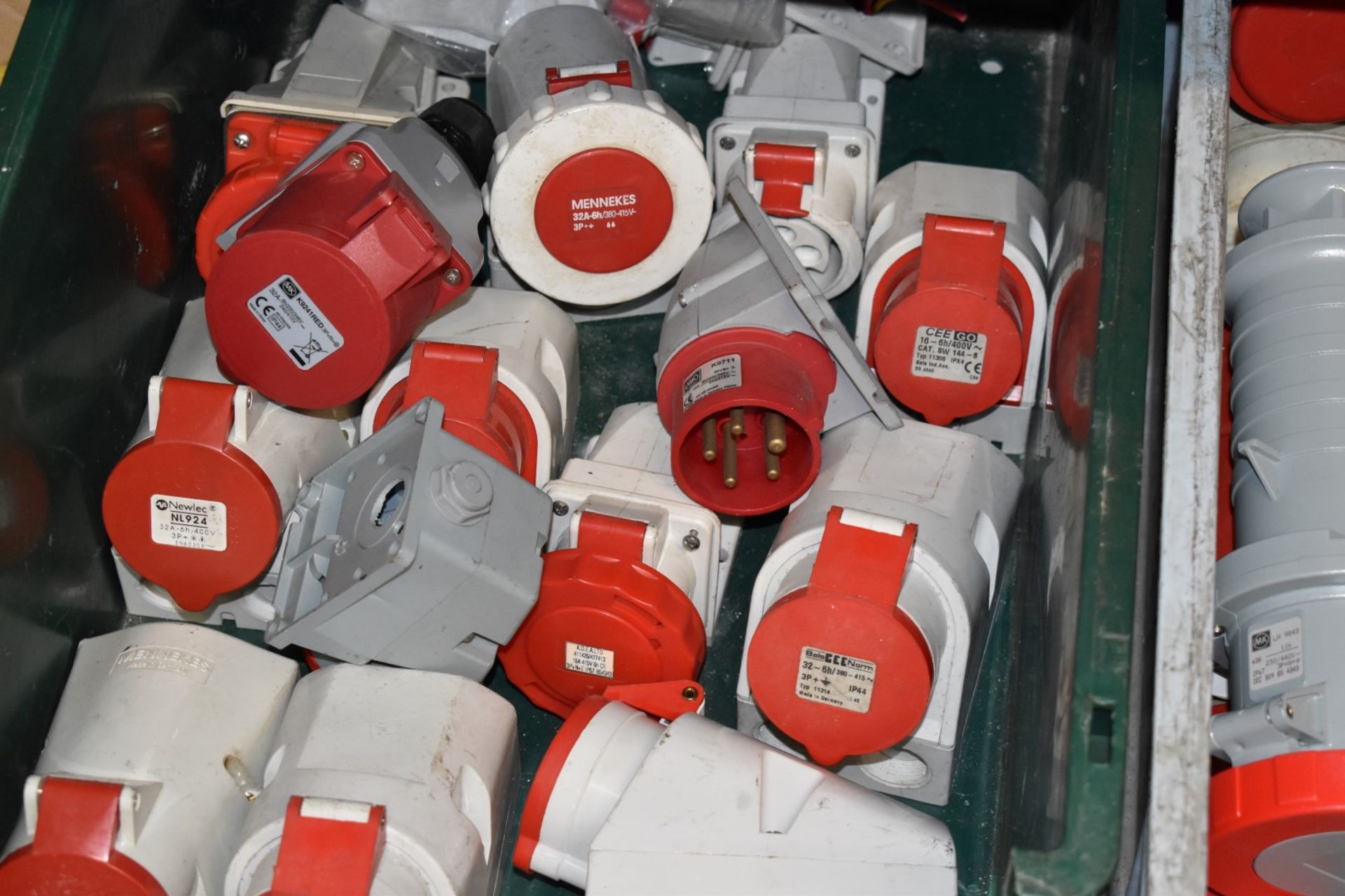 4 x Linbins With Contents - Includes Large Quantity of Industrial 3 Phase Plugs / Sockets - Image 14 of 17