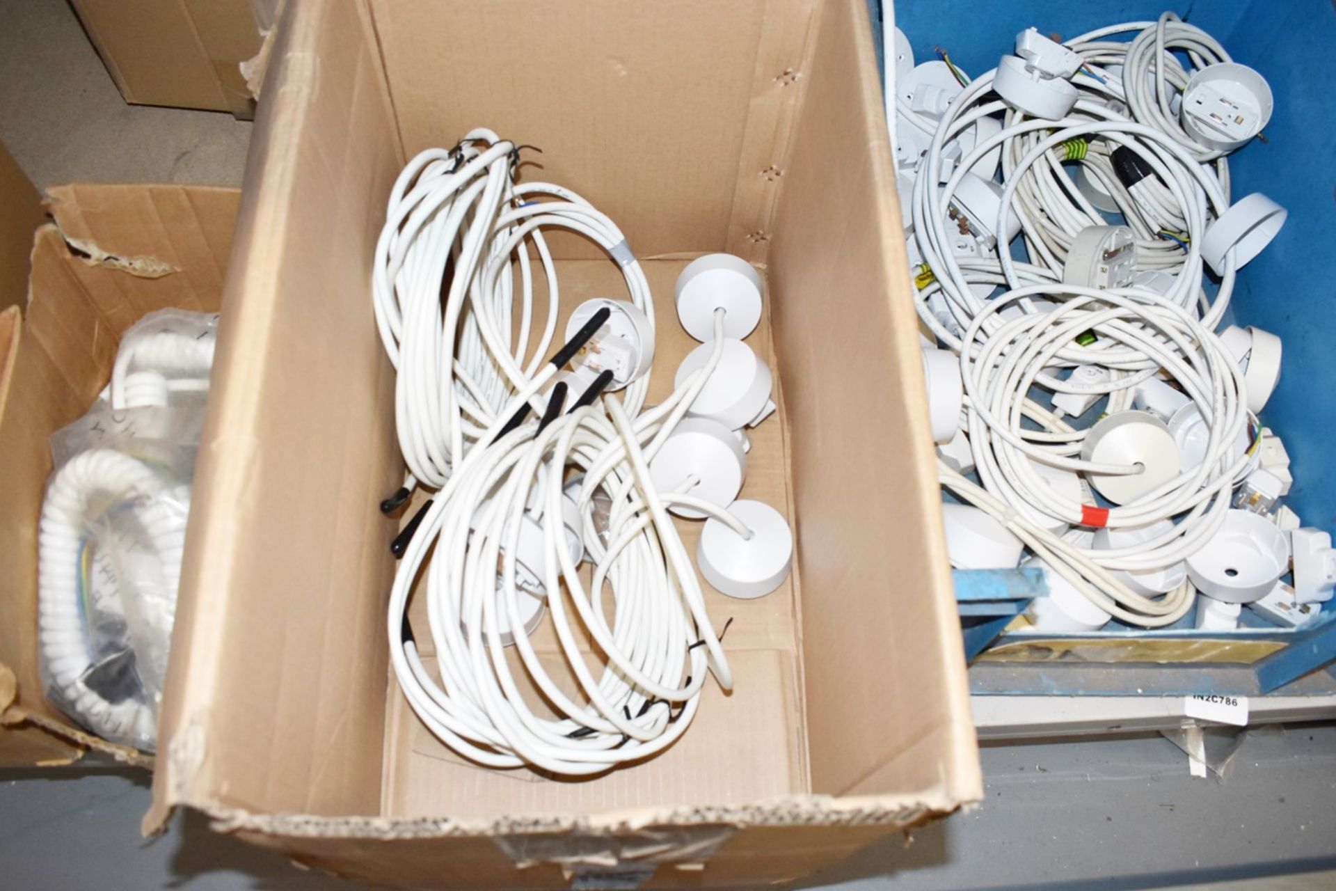 1 x Assorted Job Lot - Cable Glands, Light Suspension Kits, Saddles, Ceiling Roses, Cables, Sockets - Image 19 of 27