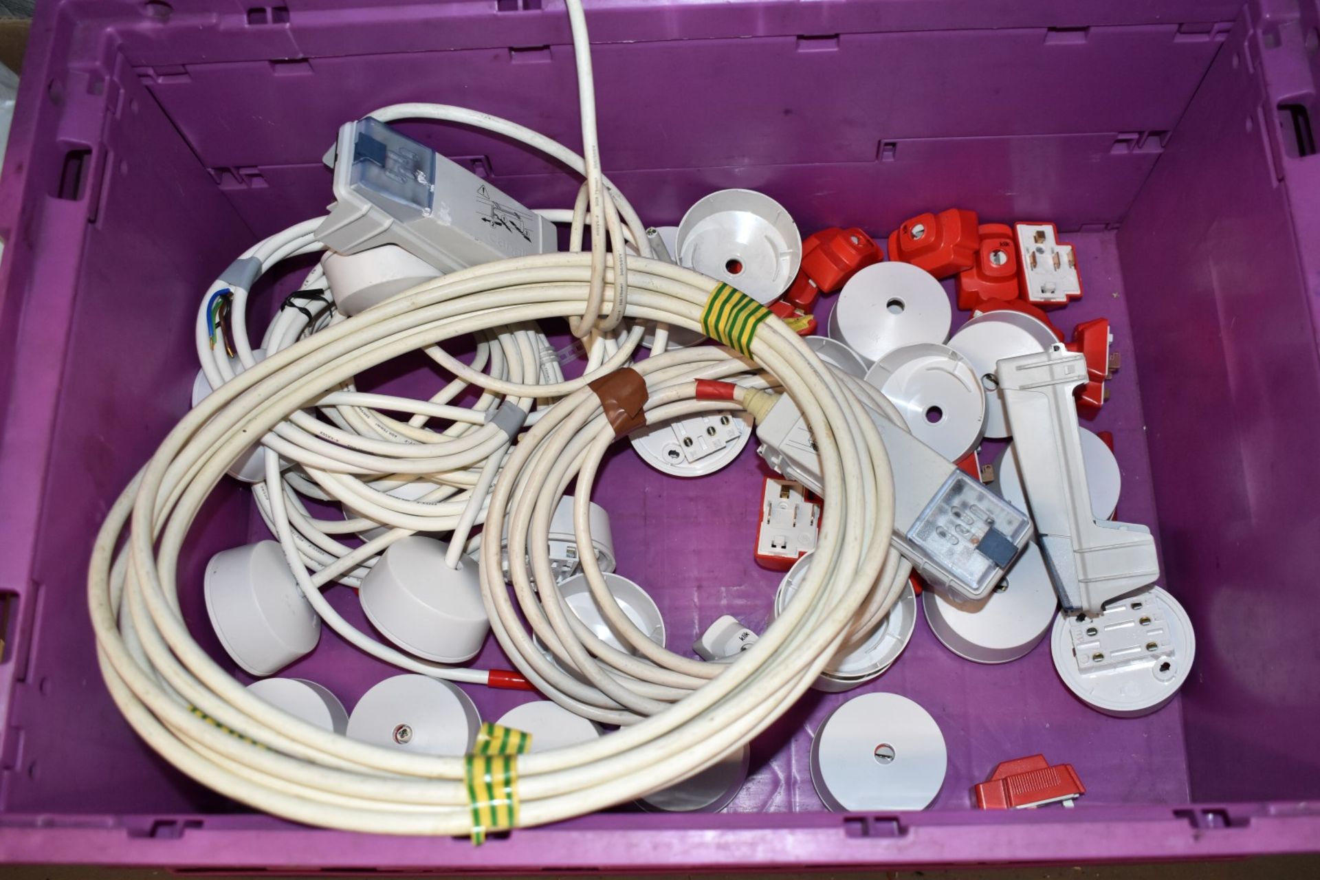 1 x Assorted Job Lot - Cable Glands, Light Suspension Kits, Saddles, Ceiling Roses, Cables, Sockets - Image 23 of 27
