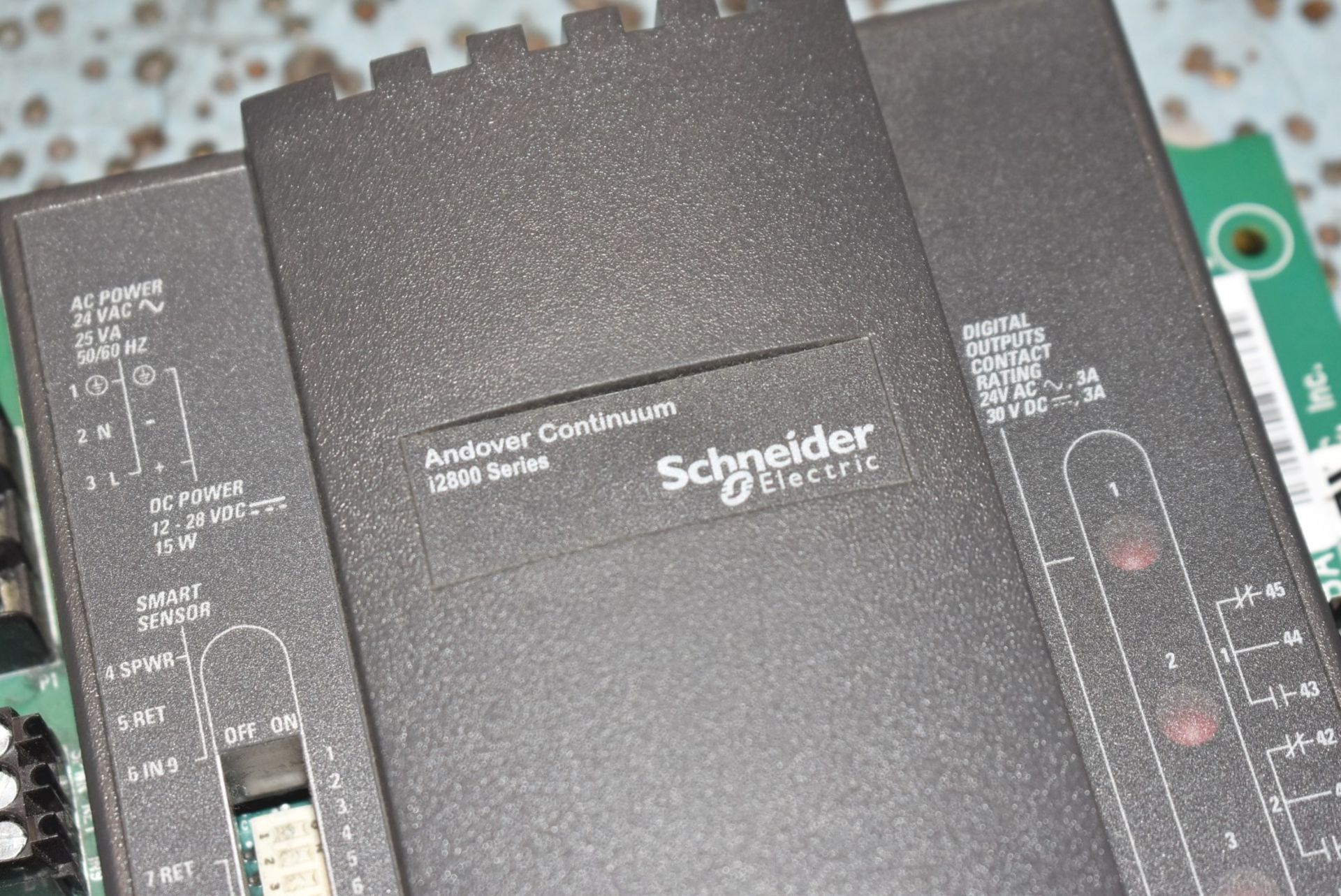 1 x Schneider Electric Andover Continuum i2800 Series Zone Controller - Unused Boxed Stock - Image 3 of 7